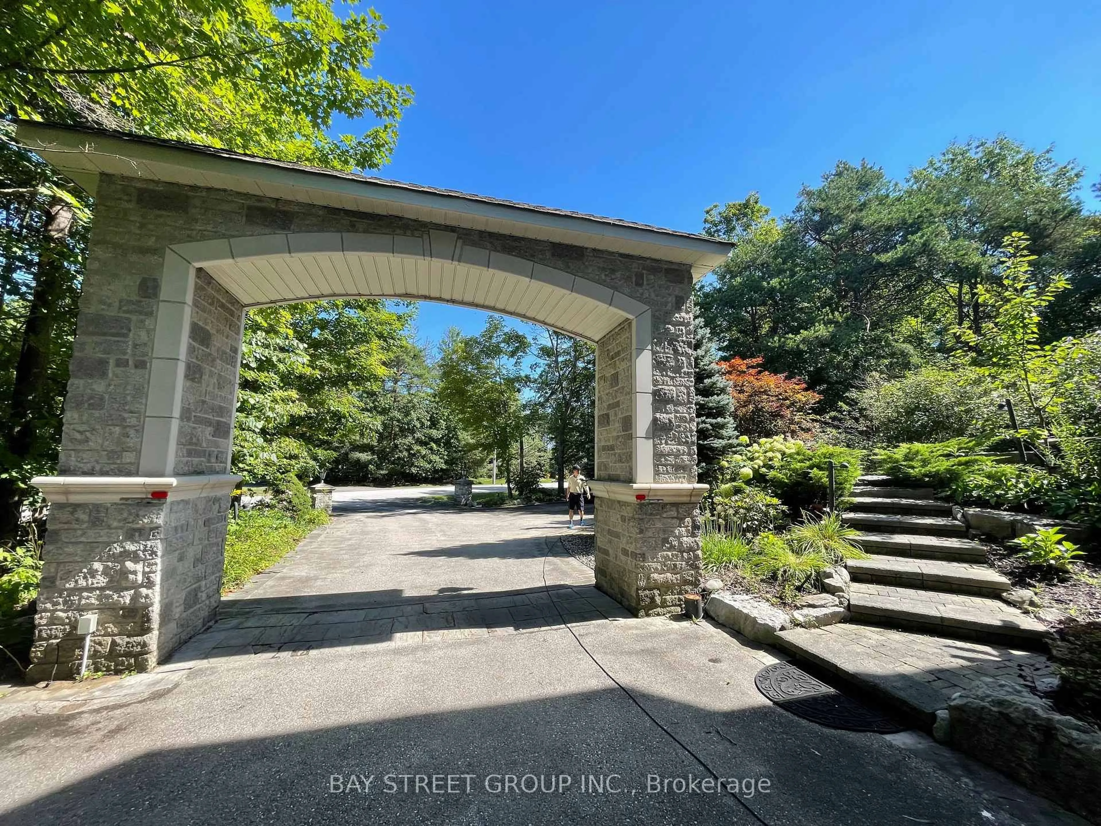 Unknown for 42 Loggers Tr, Whitchurch-Stouffville Ontario L3Y 4W1