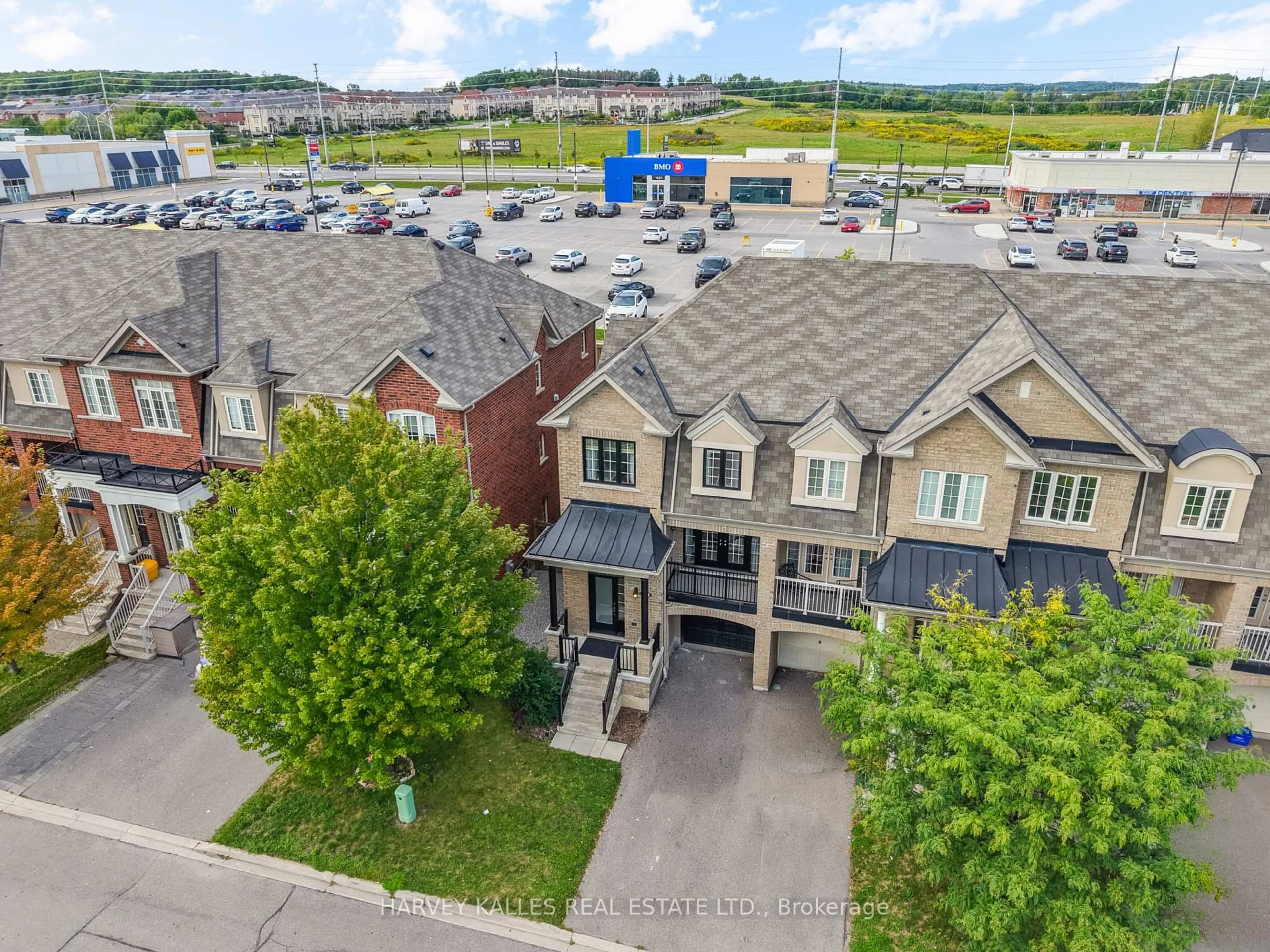 A pic from outside/outdoor area/front of a property/back of a property/a pic from drone, street for 57 Elderbrook Cres, Vaughan Ontario L4K 5M5