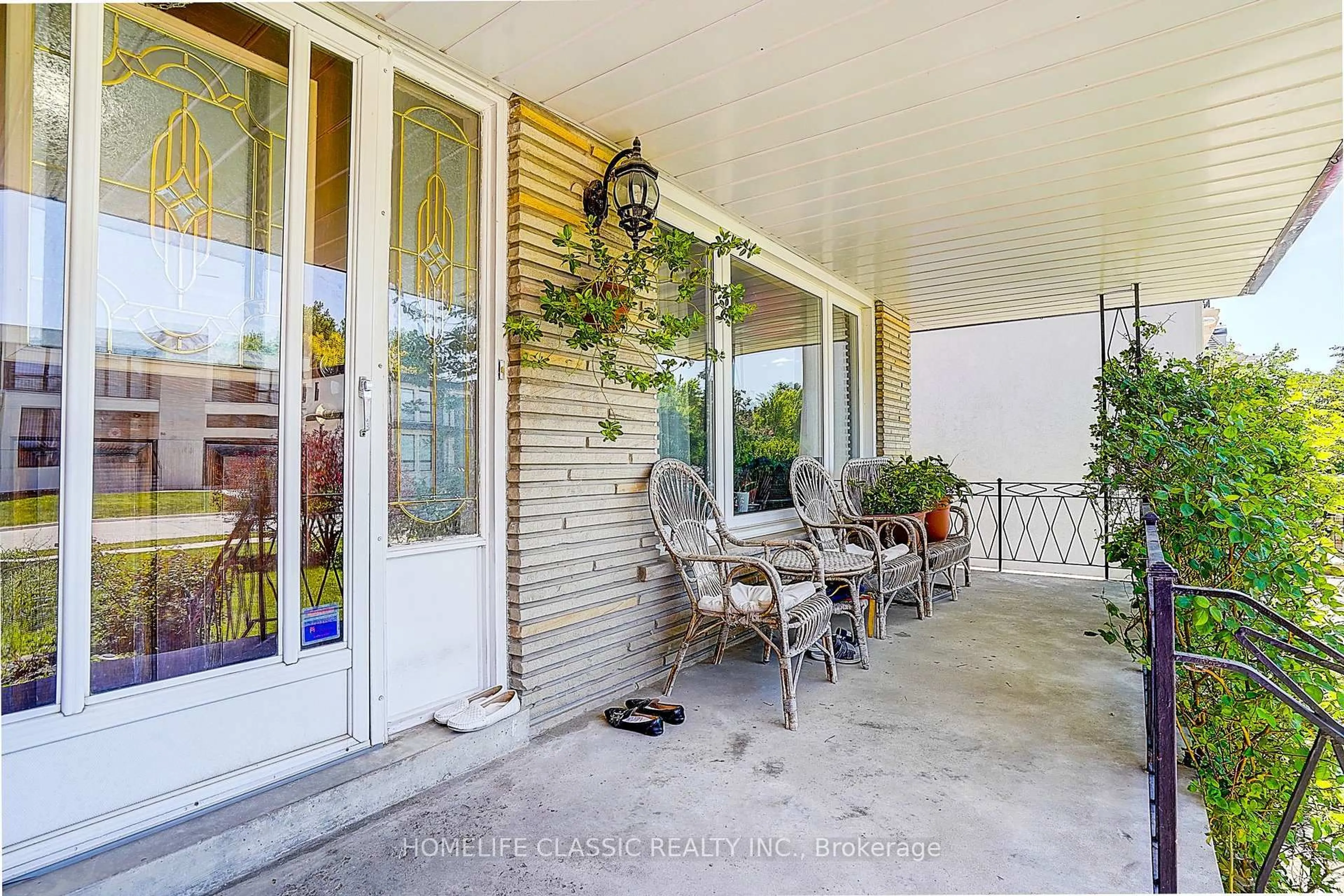 Patio, street for 69 Elm Ave, Richmond Hill Ontario L4C 6K8