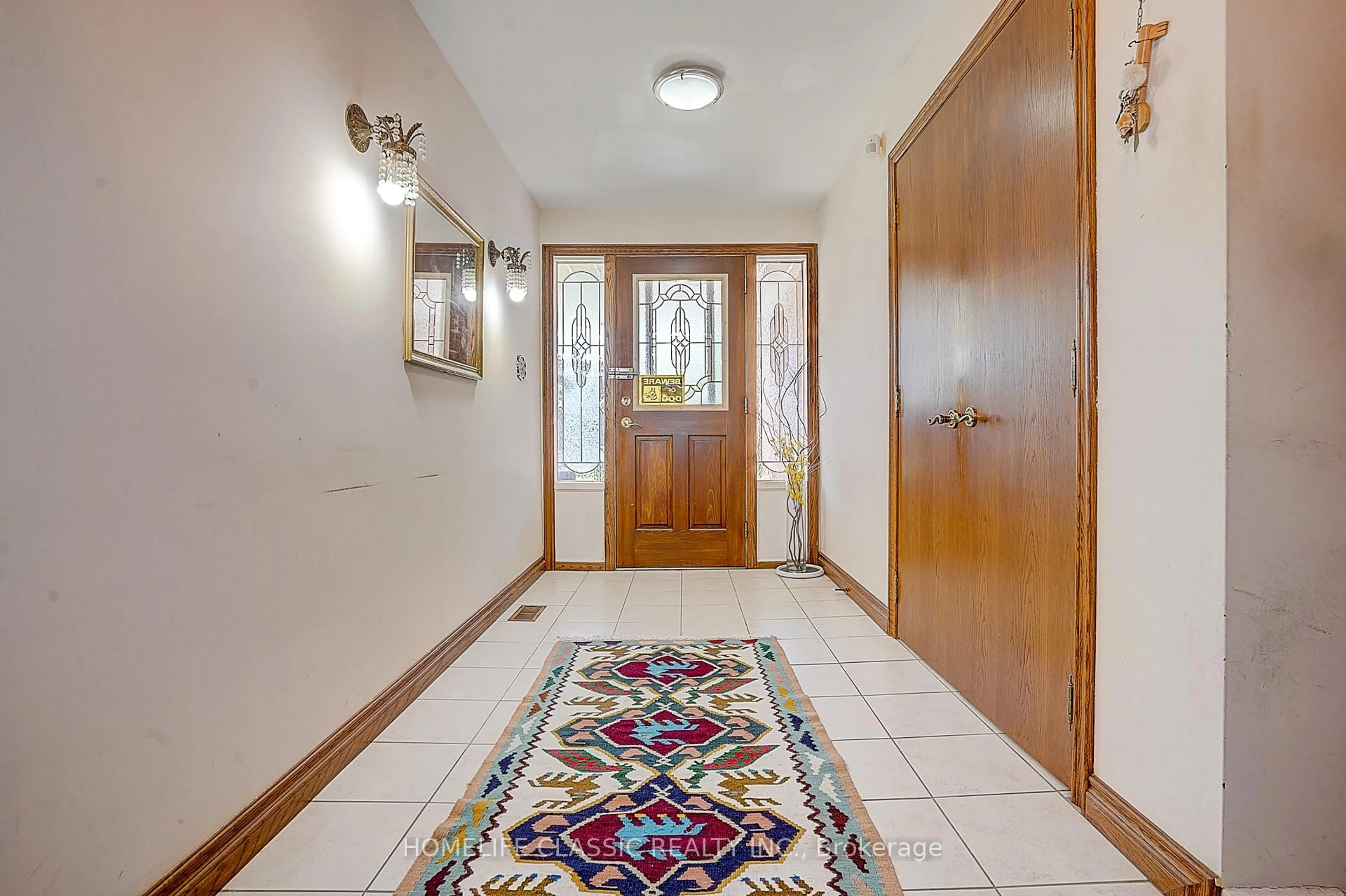 Indoor foyer for 69 Elm Ave, Richmond Hill Ontario L4C 6K8