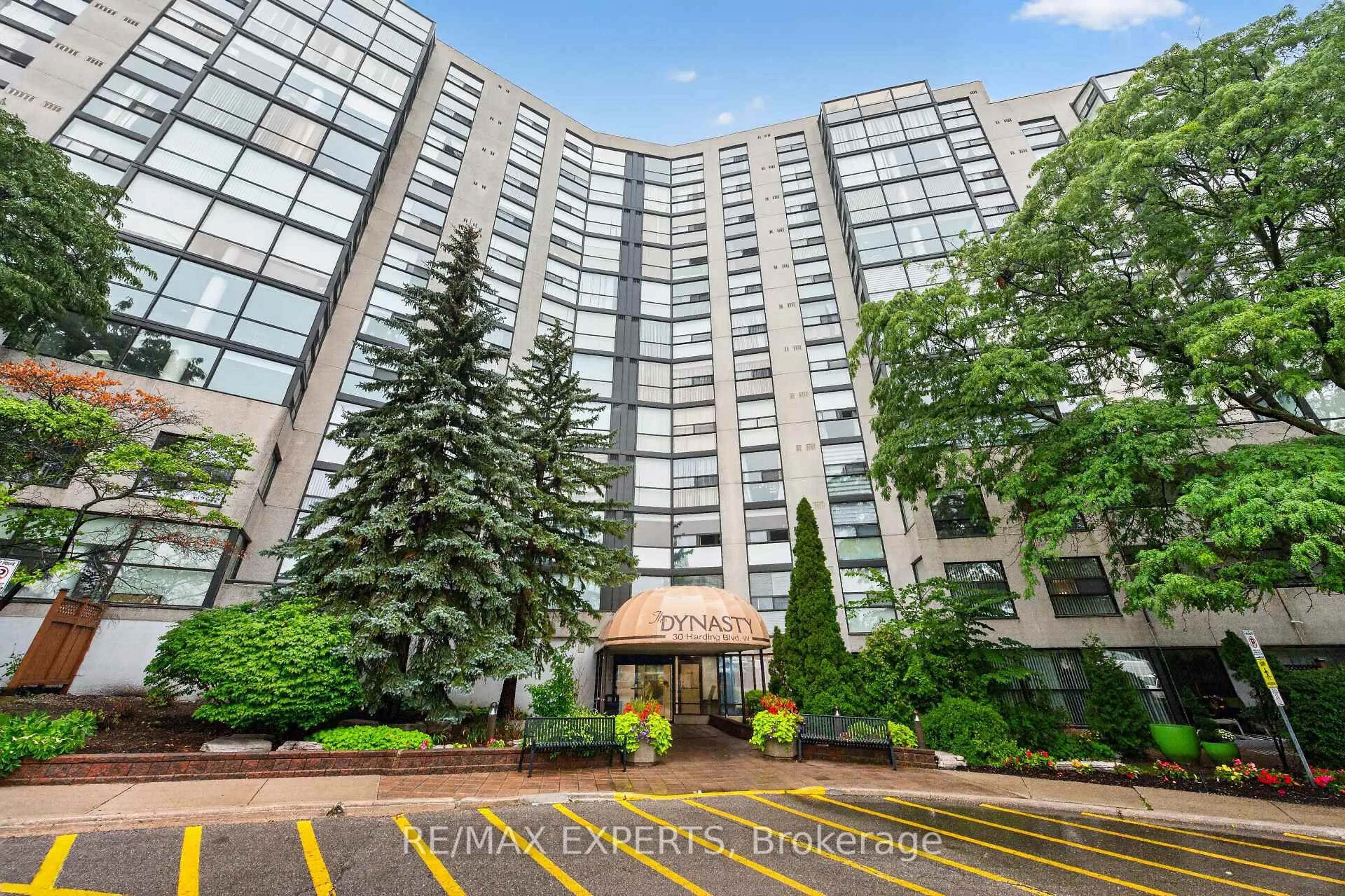 Indoor foyer for 30 Harding Blvd #Ph01, Richmond Hill Ontario L4C 9M3