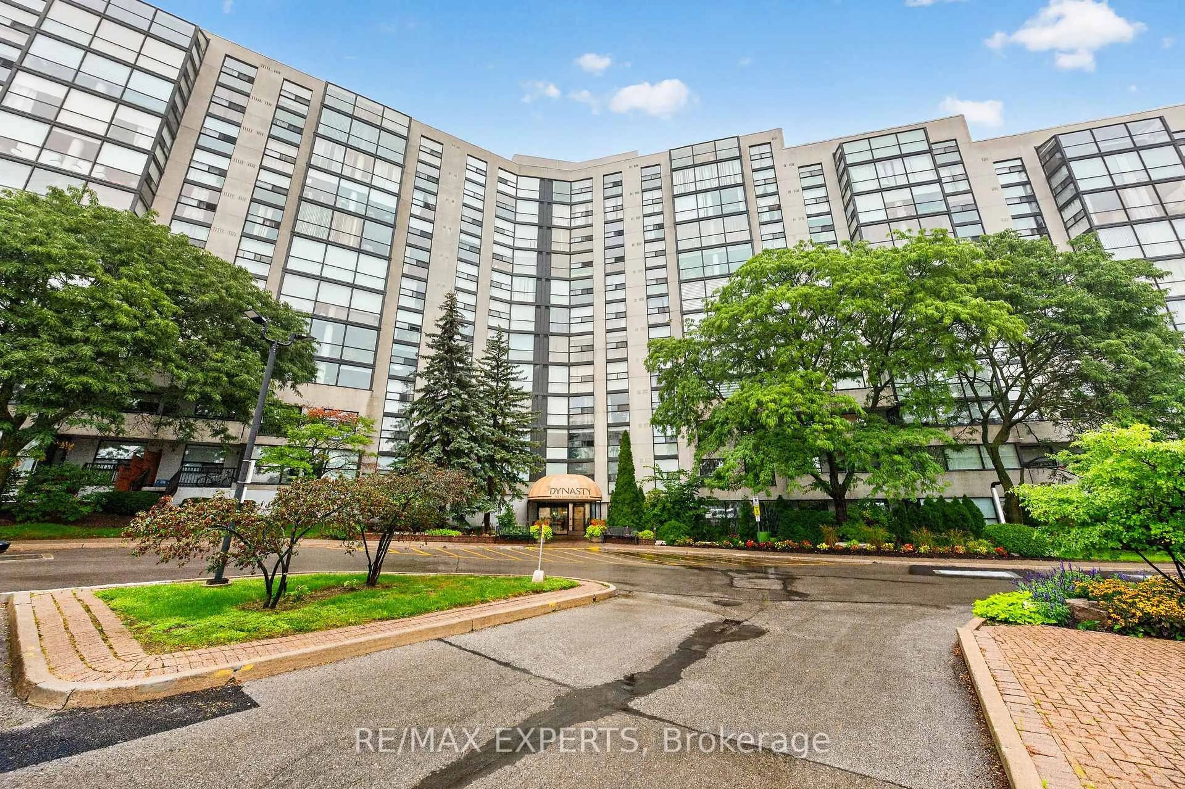 Indoor foyer for 30 Harding Blvd #Ph01, Richmond Hill Ontario L4C 9M3