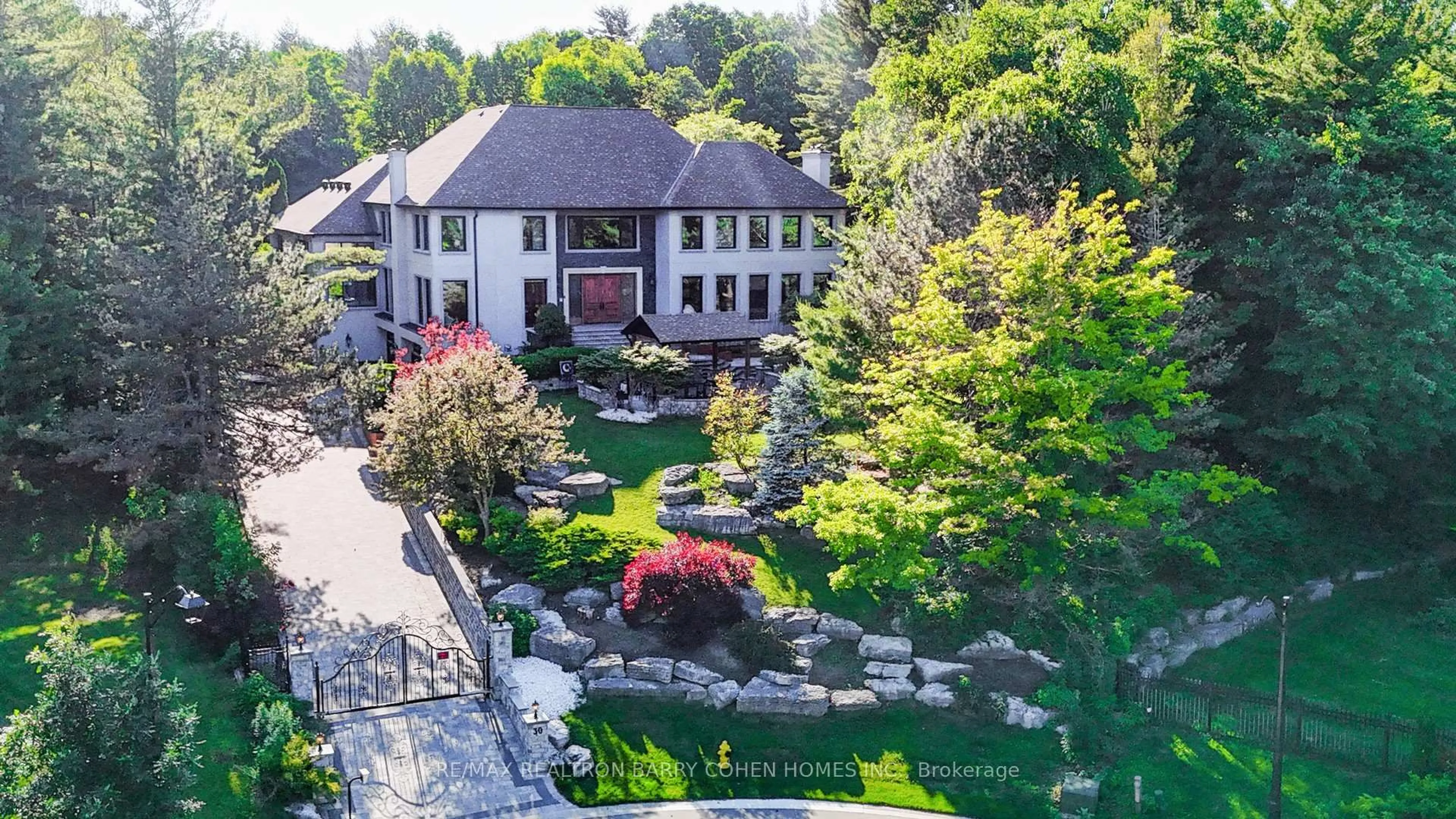 A pic from outside/outdoor area/front of a property/back of a property/a pic from drone, unknown for 30 Marcus Crt, Vaughan Ontario L6A 1G2