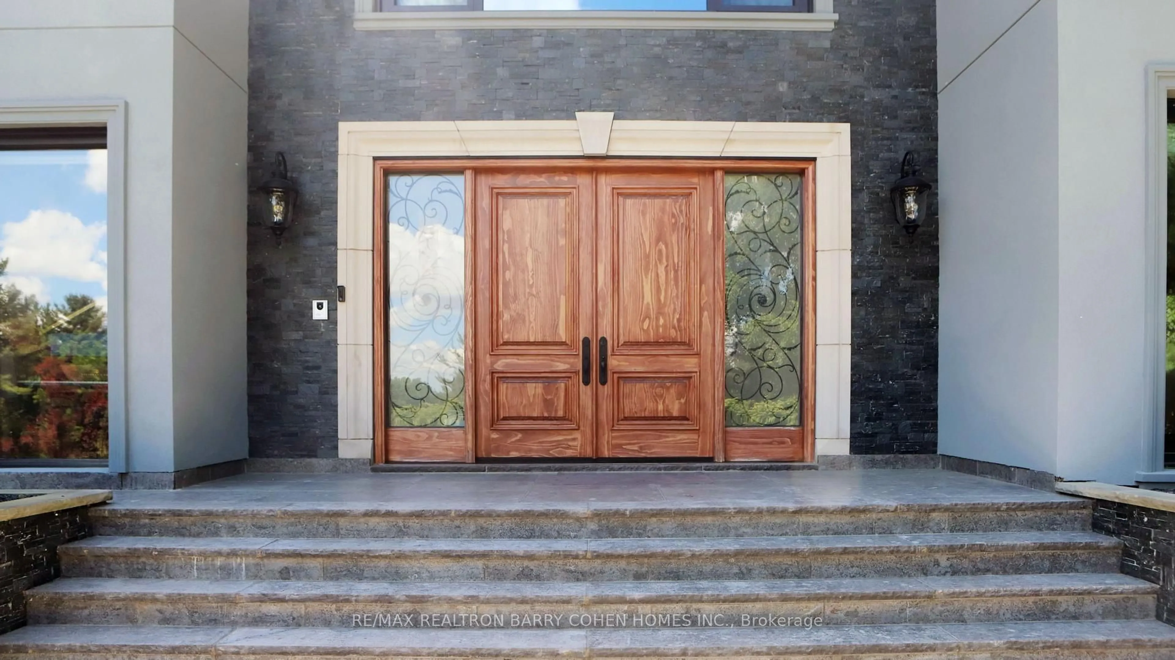 Indoor foyer for 30 Marcus Crt, Vaughan Ontario L6A 1G2