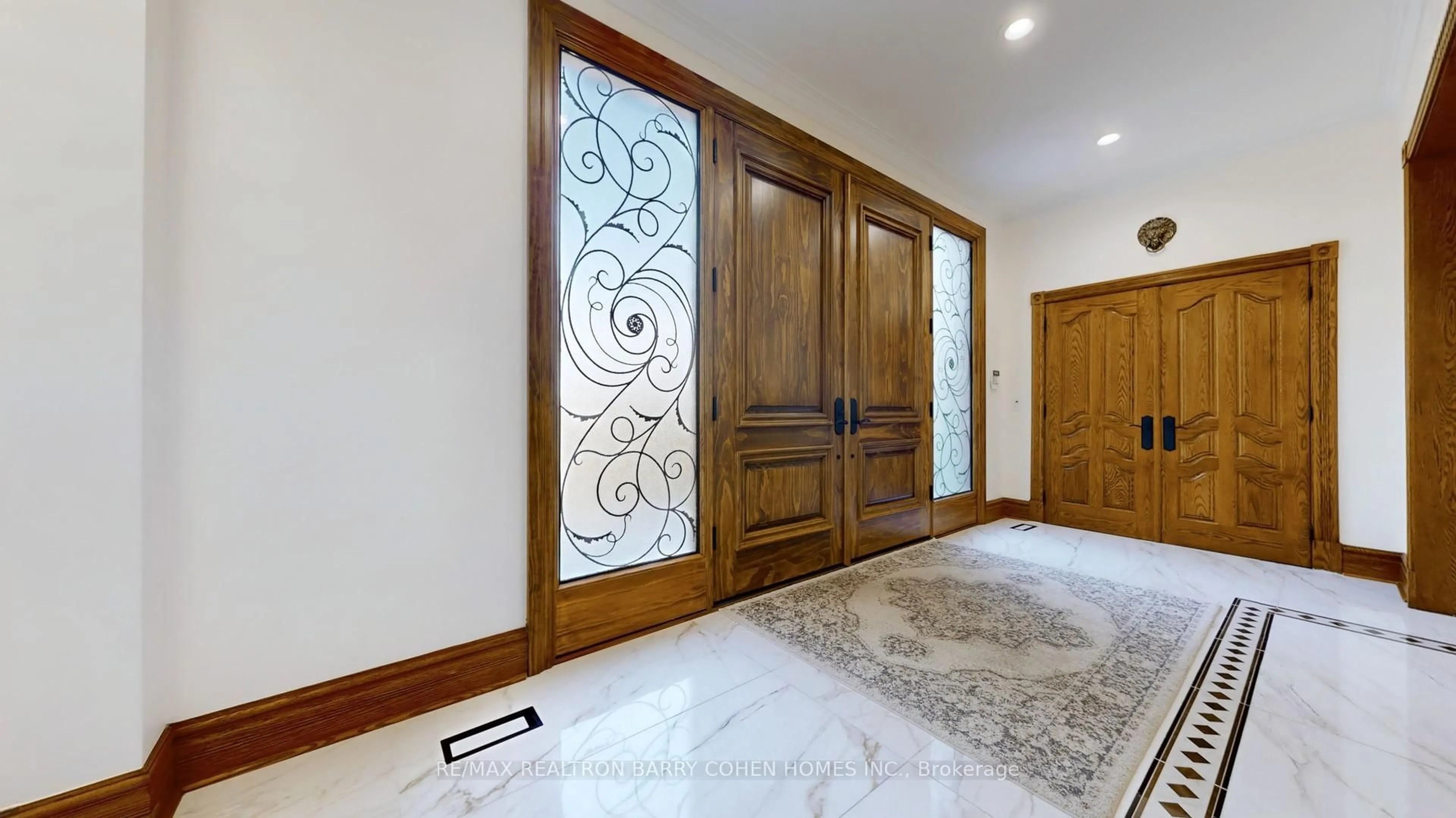 Indoor foyer for 30 Marcus Crt, Vaughan Ontario L6A 1G2