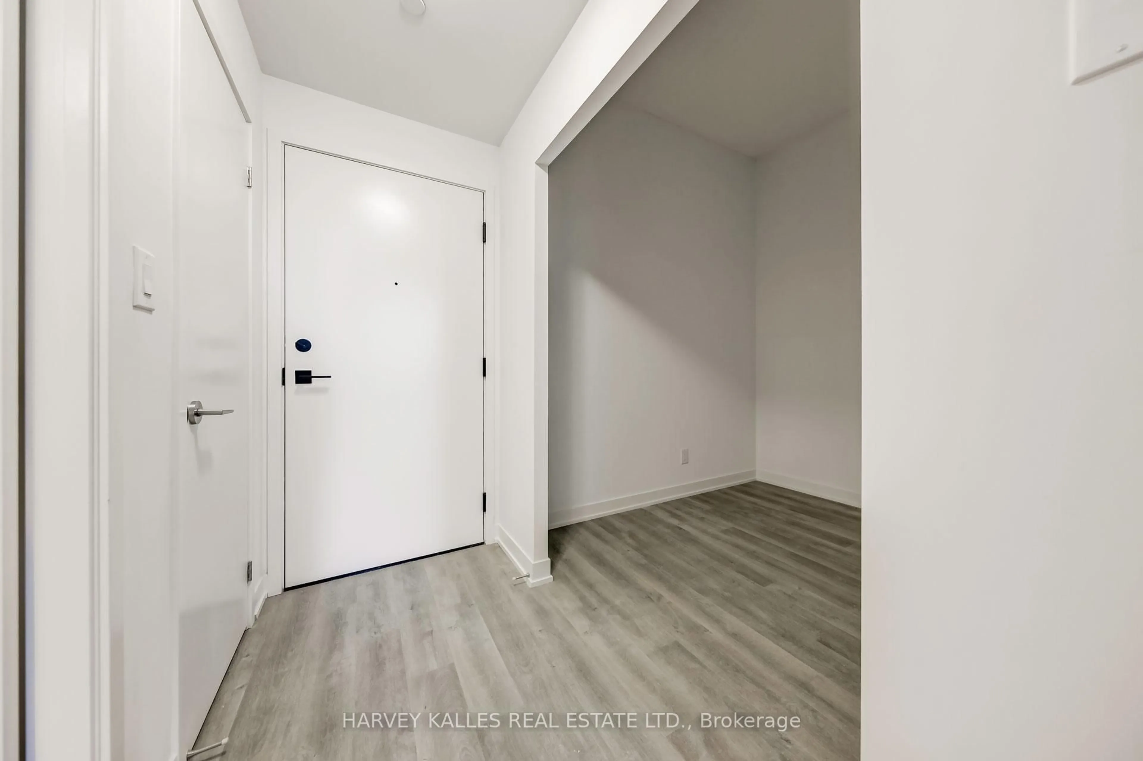Indoor entryway for 8119 Birchmount Rd #1006, Markham Ontario L6G 0H5