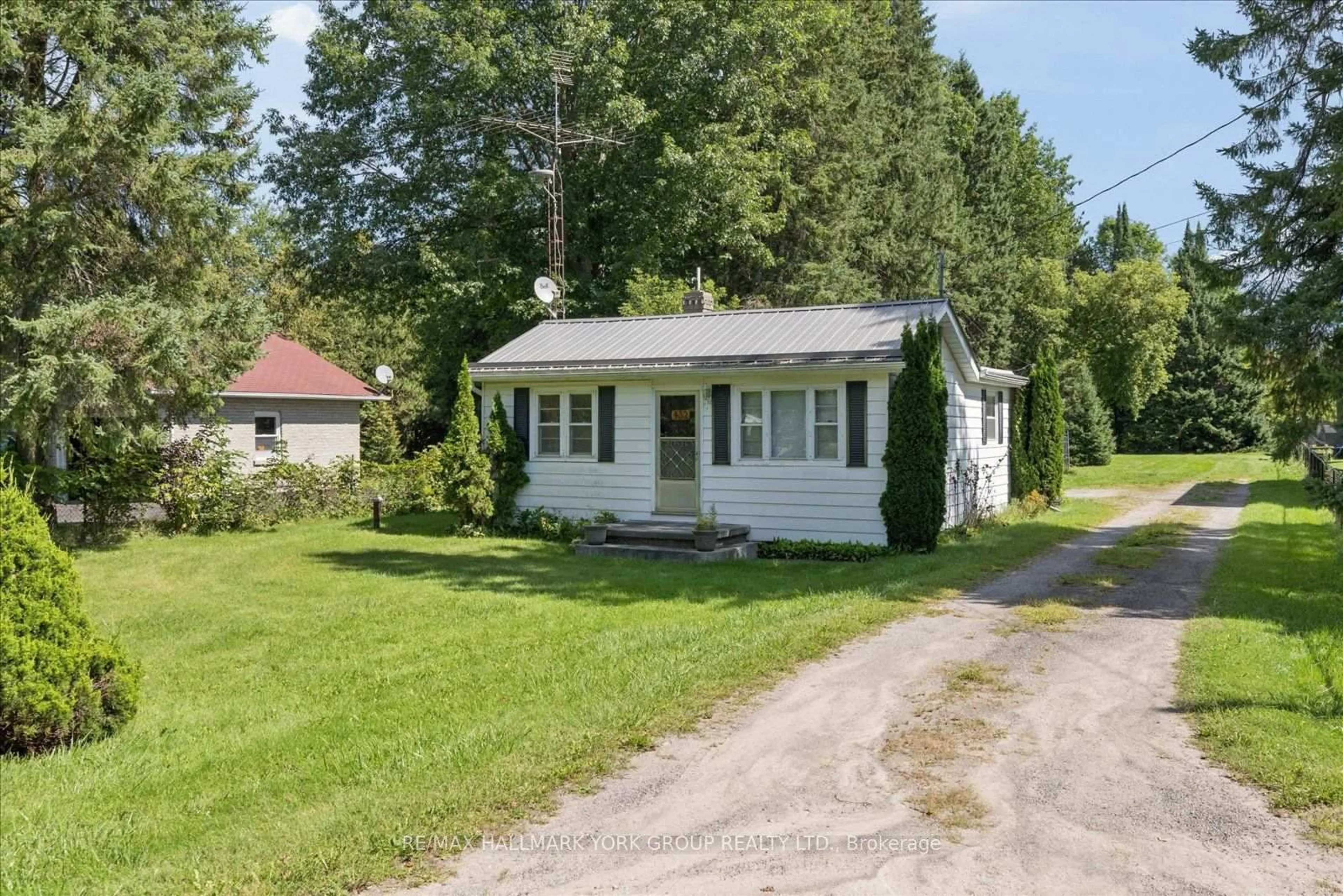 Shed for 432 Catering Rd, Georgina Ontario L0E 1R0
