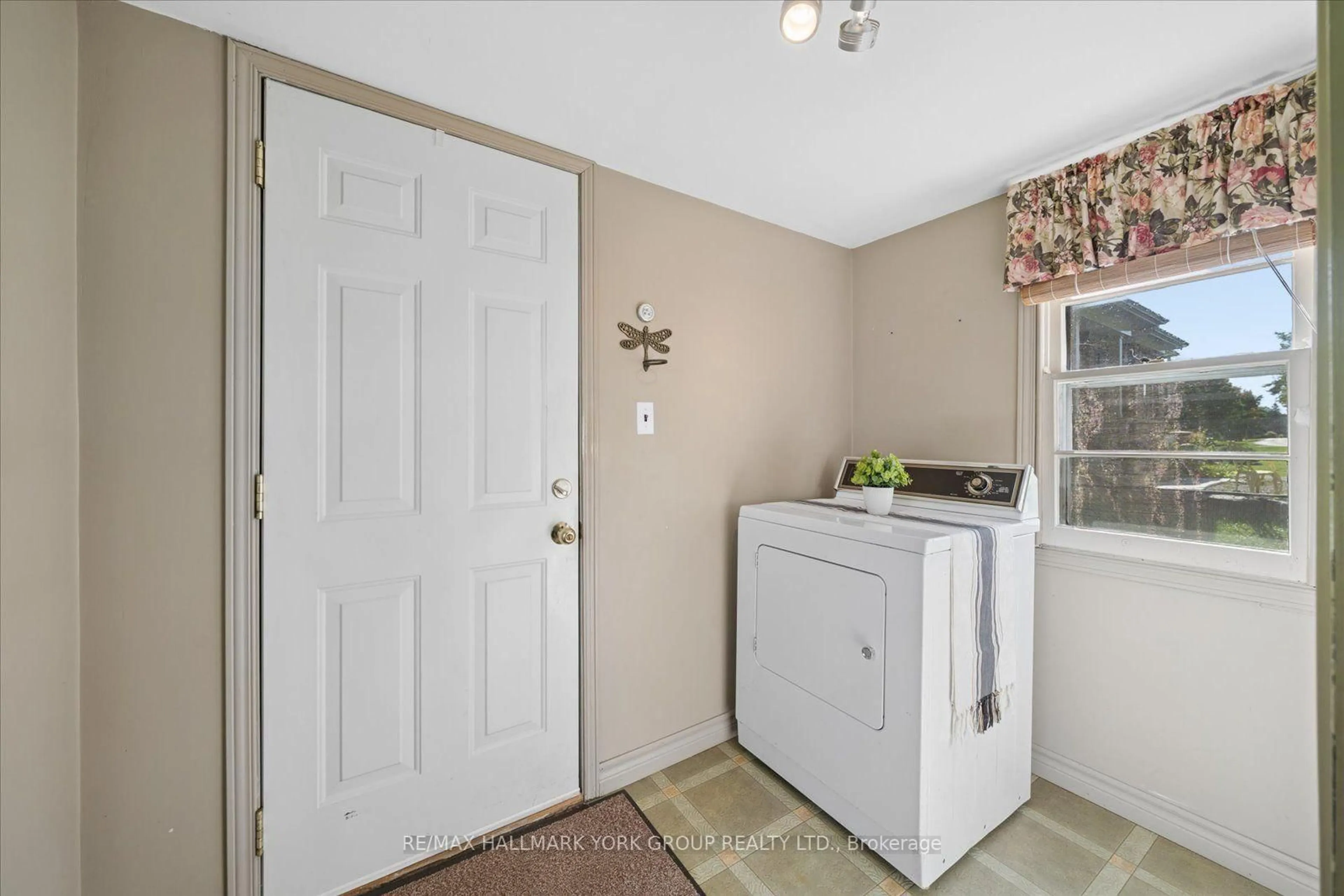 Laundry room for 432 Catering Rd, Georgina Ontario L0E 1R0