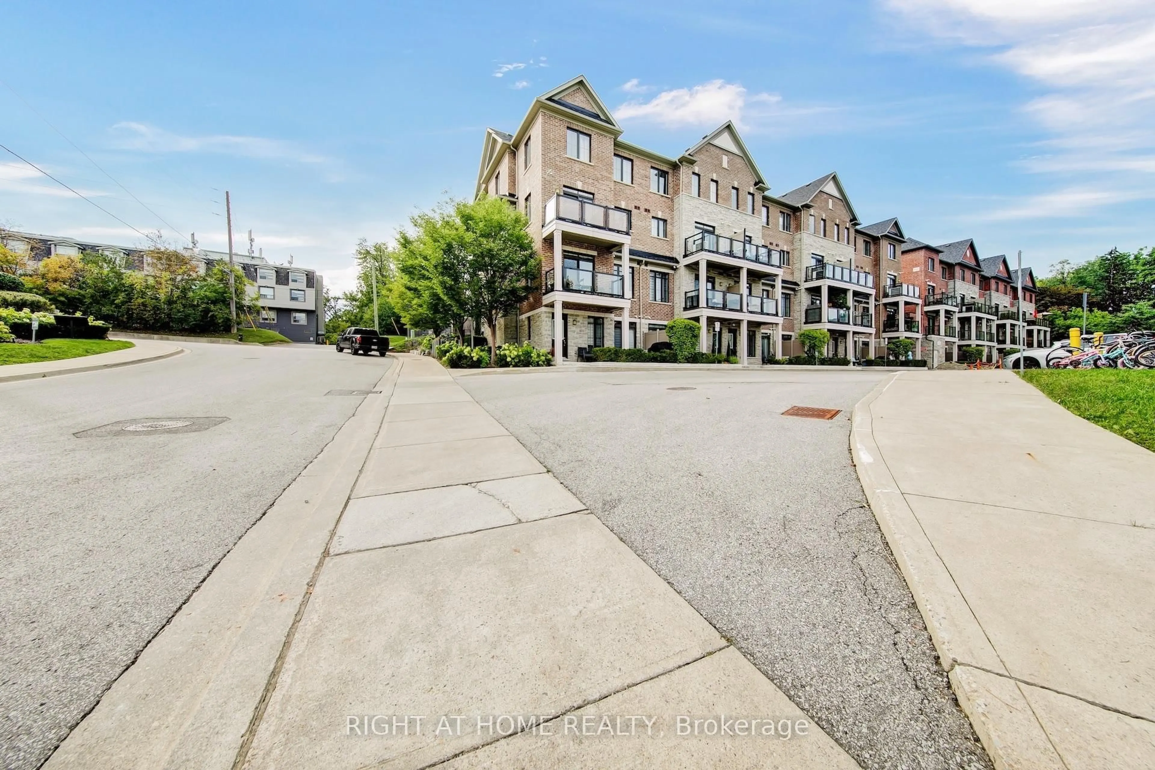 A pic from outside/outdoor area/front of a property/back of a property/a pic from drone, street for 198 Pine Grove Rd #3, Vaughan Ontario L4L 0H8