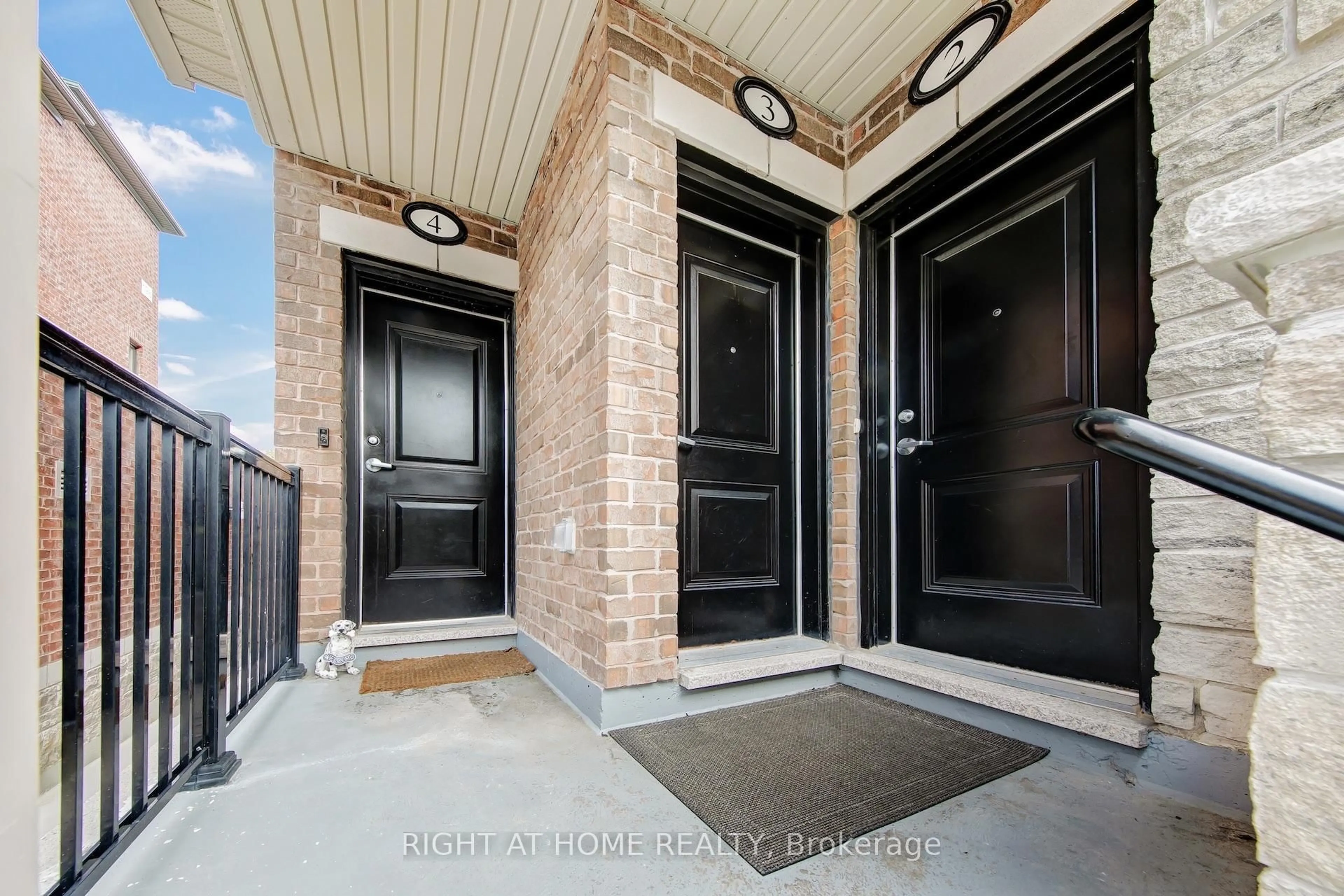 Indoor entryway for 198 Pine Grove Rd #3, Vaughan Ontario L4L 0H8