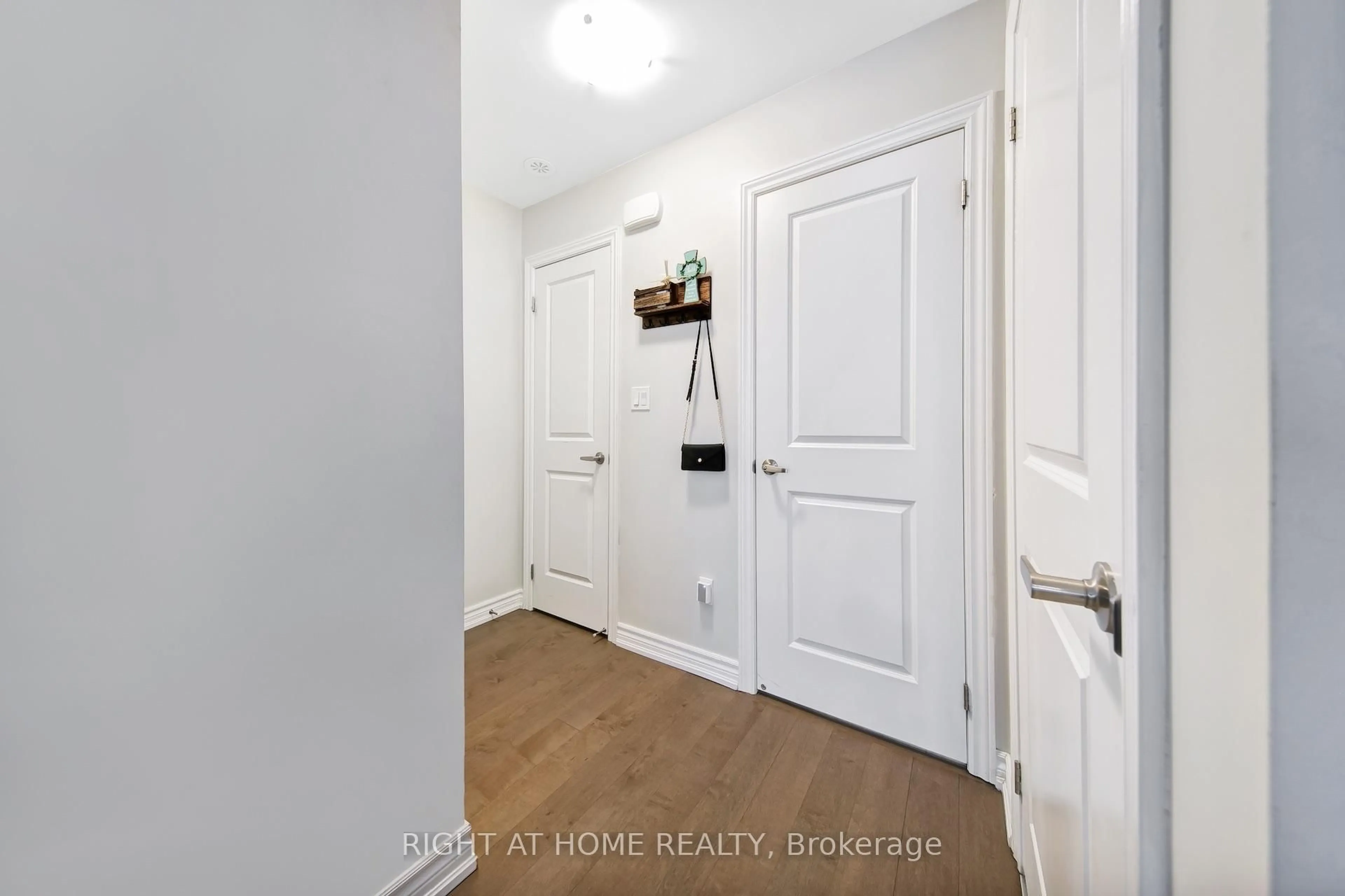 Indoor entryway for 198 Pine Grove Rd #3, Vaughan Ontario L4L 0H8