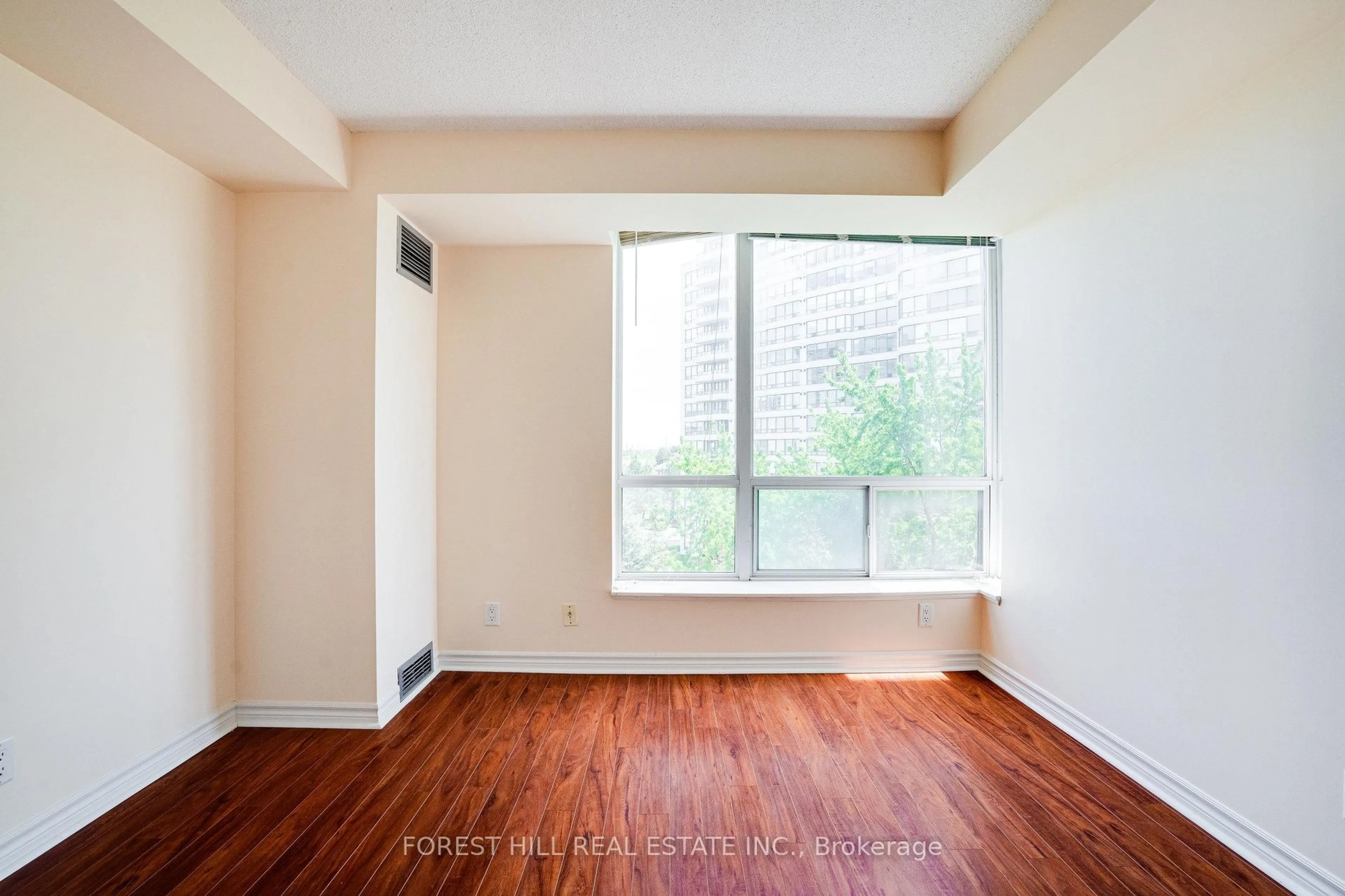 A pic of a room for 745 New Westminster Dr #608, Vaughan Ontario L4J 8J9