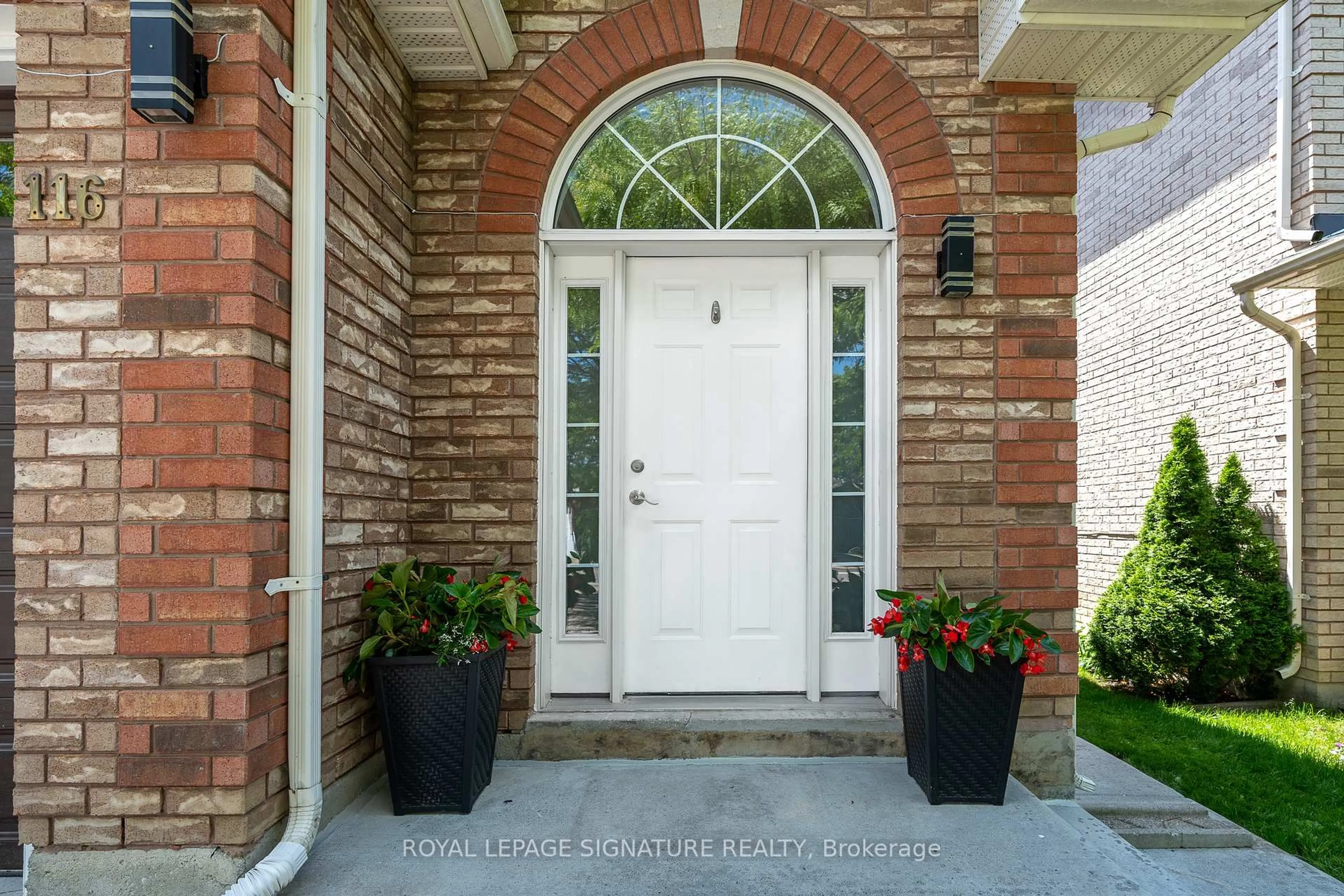 Indoor entryway for 116 Clearmeadow Blvd, Newmarket Ontario L3X 2M5