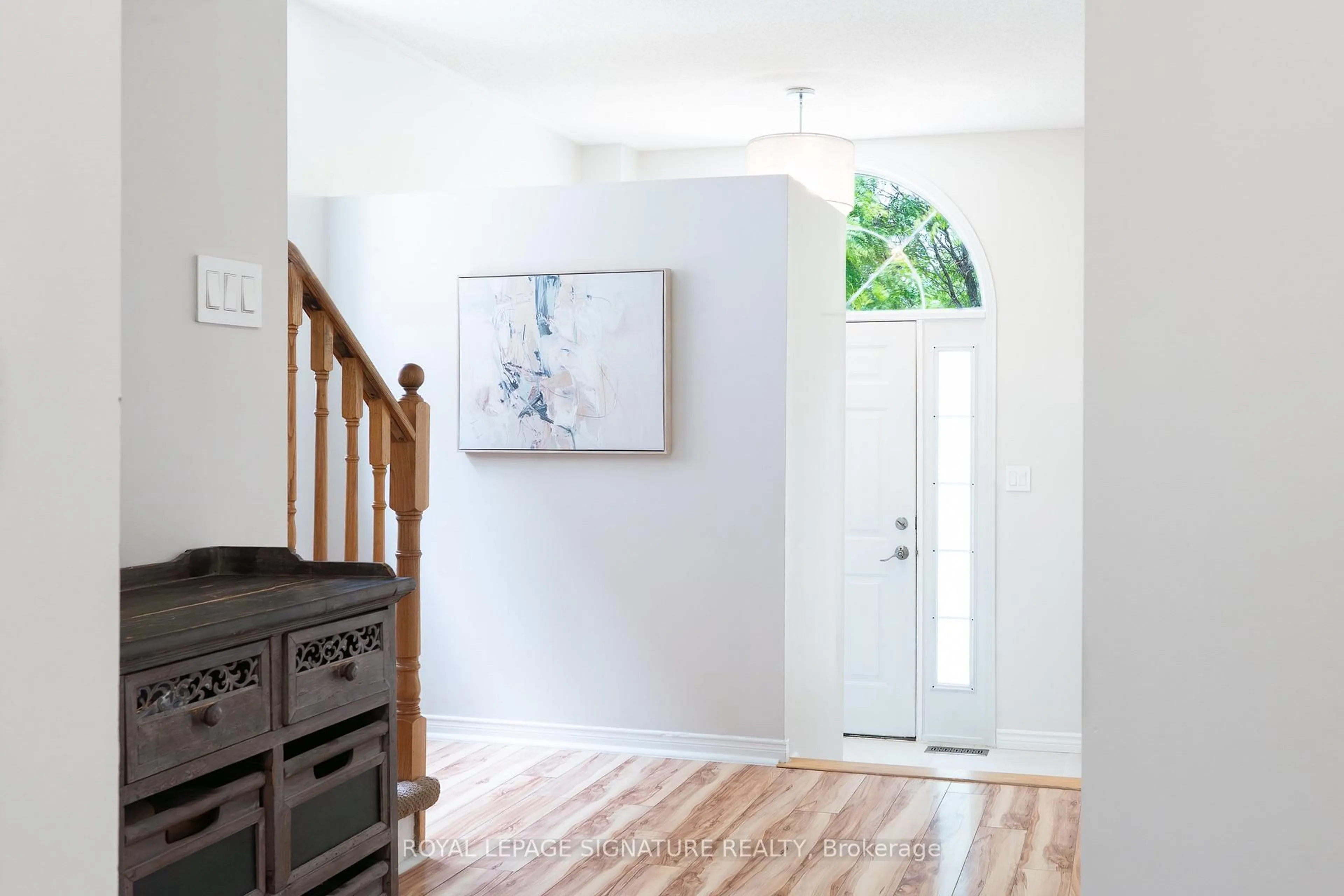 Indoor entryway for 116 Clearmeadow Blvd, Newmarket Ontario L3X 2M5