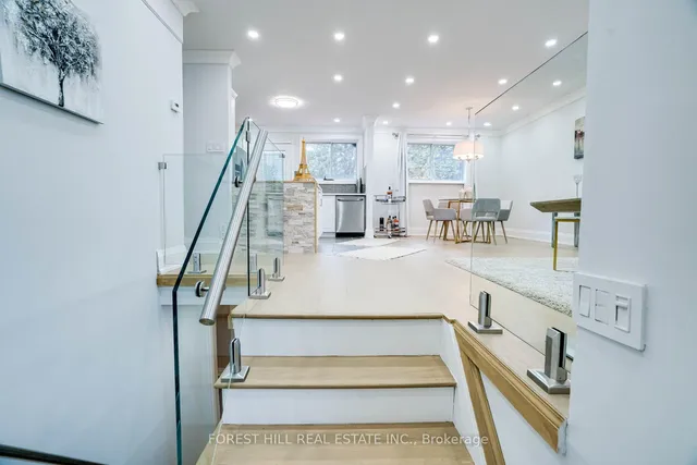 1 Willis Dr, Aurora 3