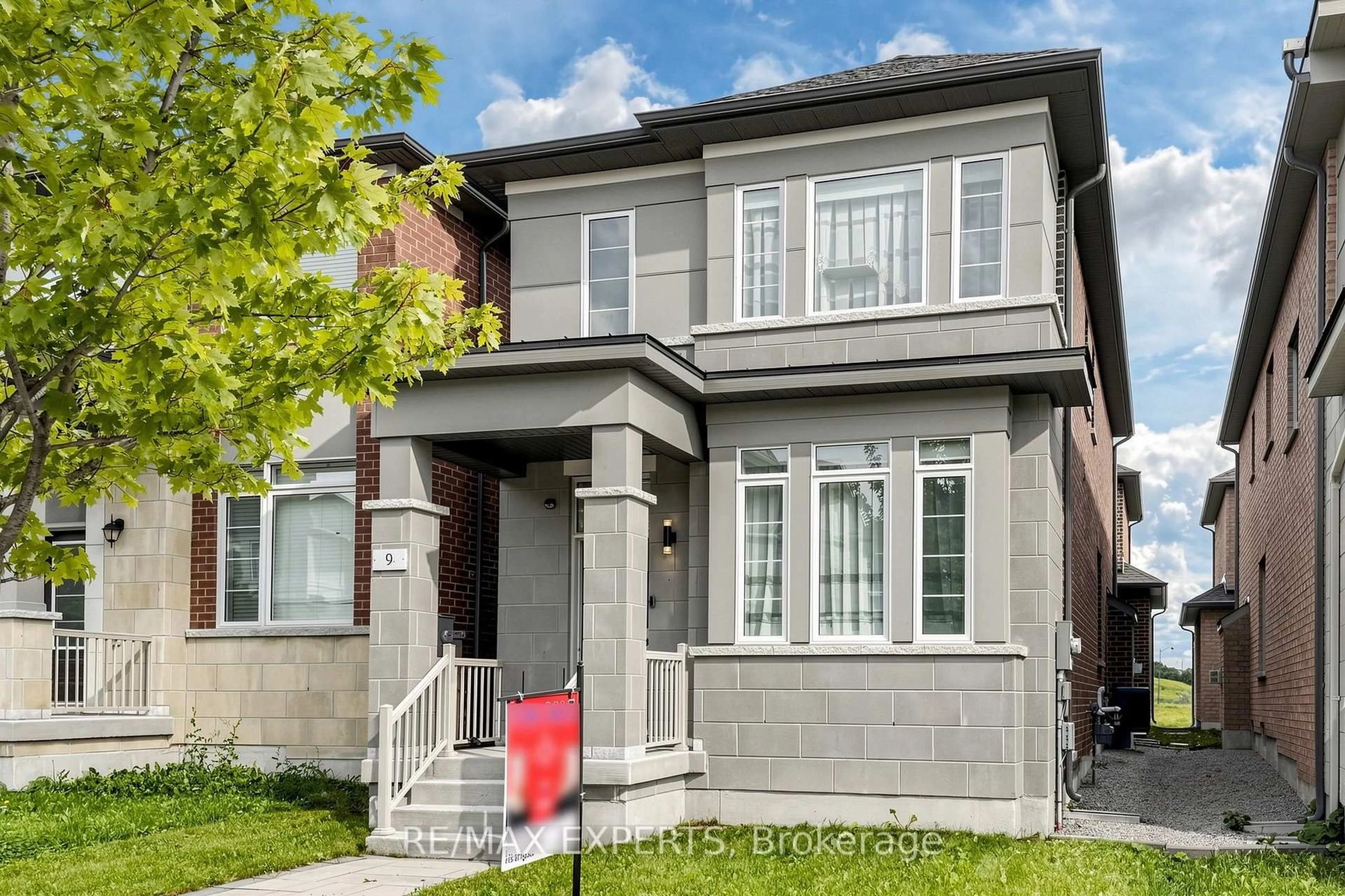 Home with brick exterior material, street for 9 Applegate Dr, East Gwillimbury Ontario L9N 0R2
