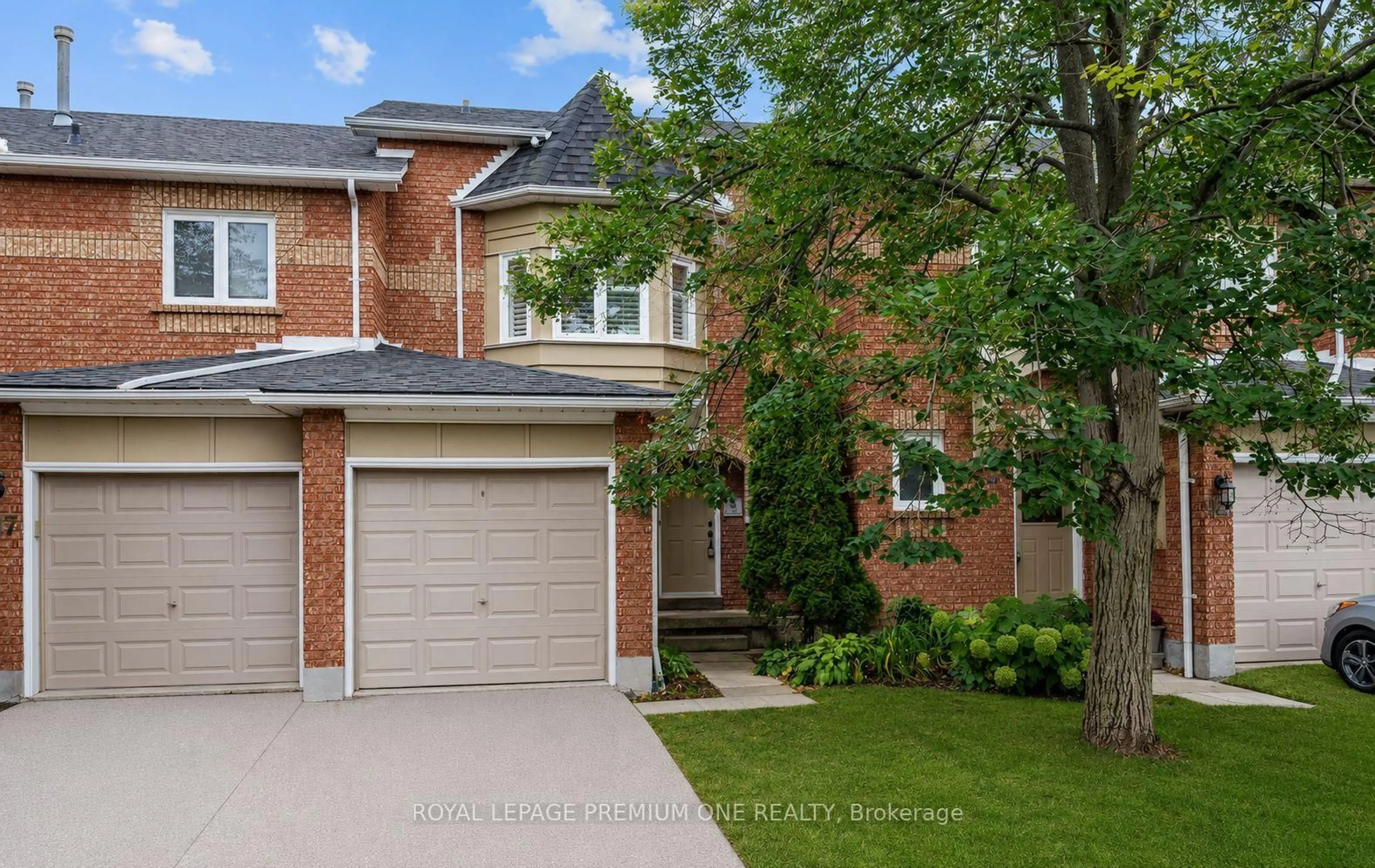 Home with brick exterior material, street for 919 Caribou Valley Circ, Newmarket Ontario L3X 1W9