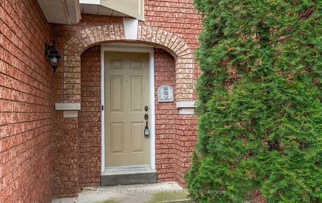 919 Caribou Valley Circ, Newmarket 2