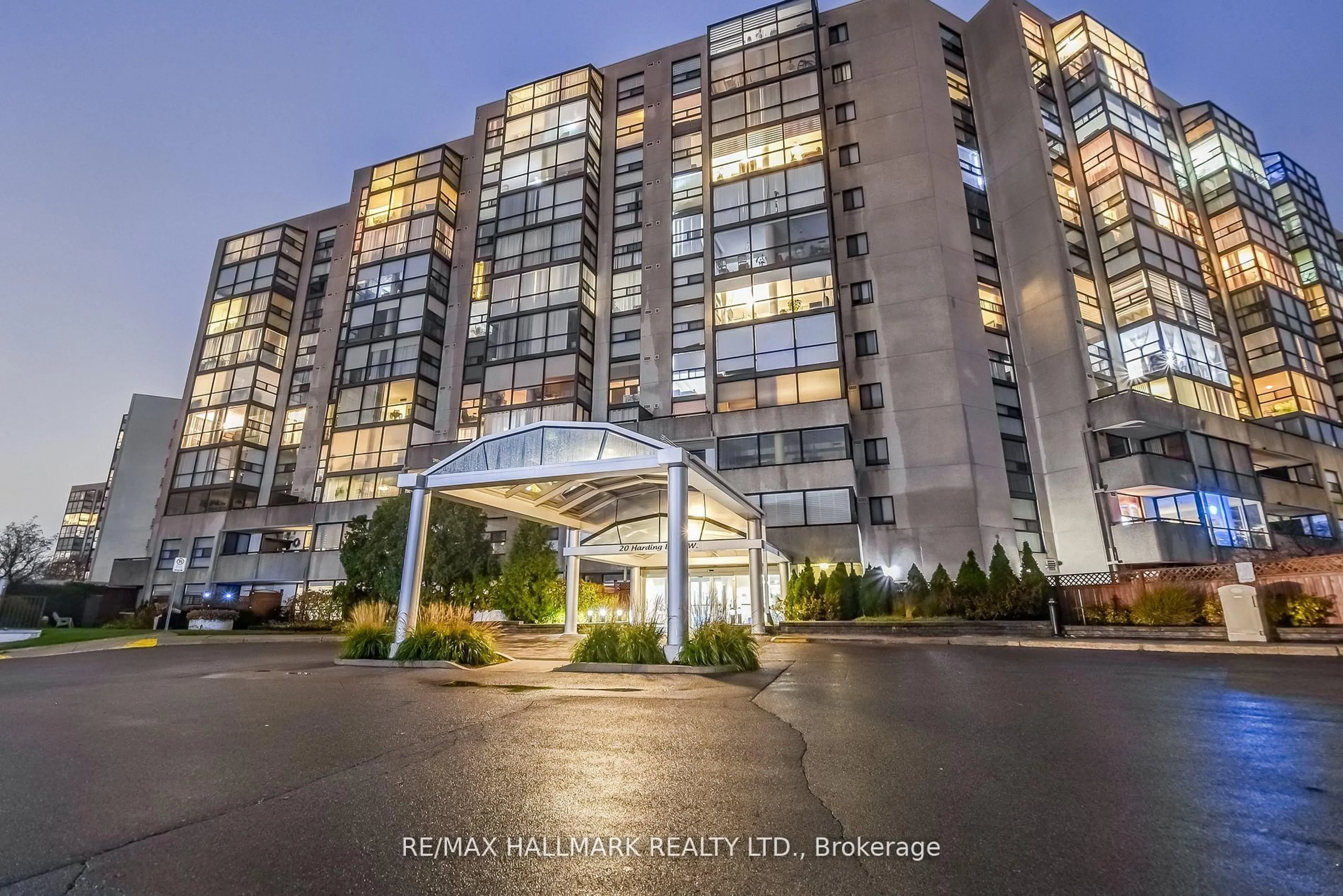 Indoor foyer for 20 Harding Blvd #1211, Richmond Hill Ontario L4C 9S4