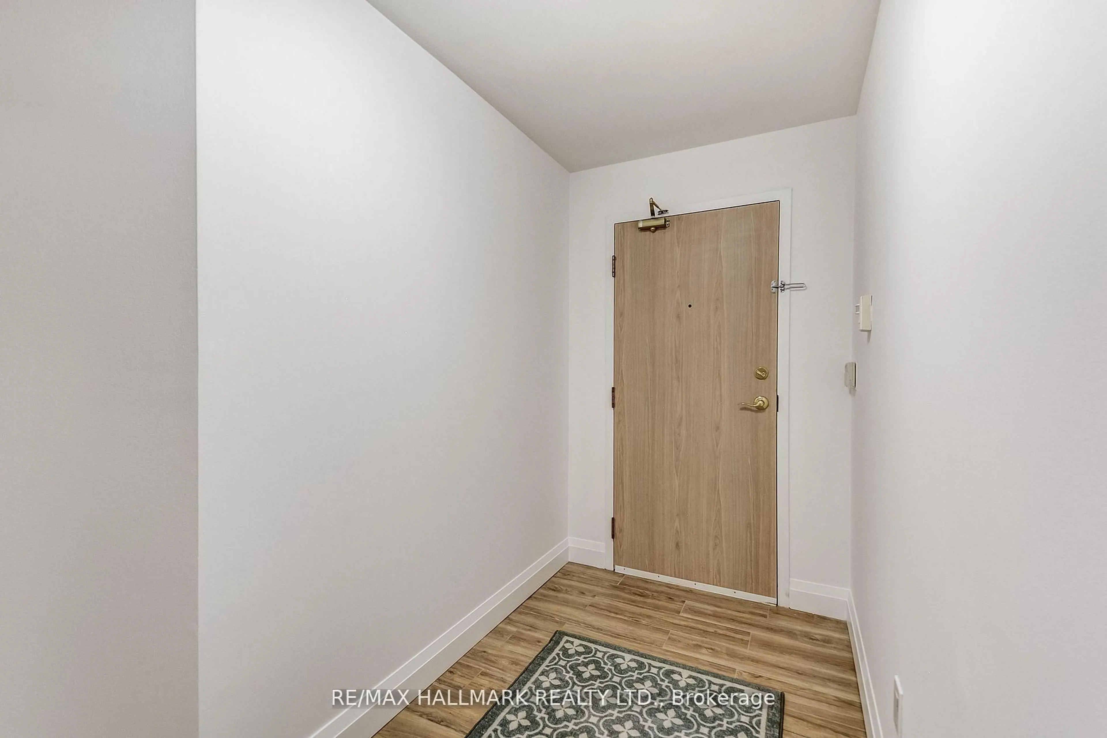 Indoor entryway for 20 Harding Blvd #1211, Richmond Hill Ontario L4C 9S4