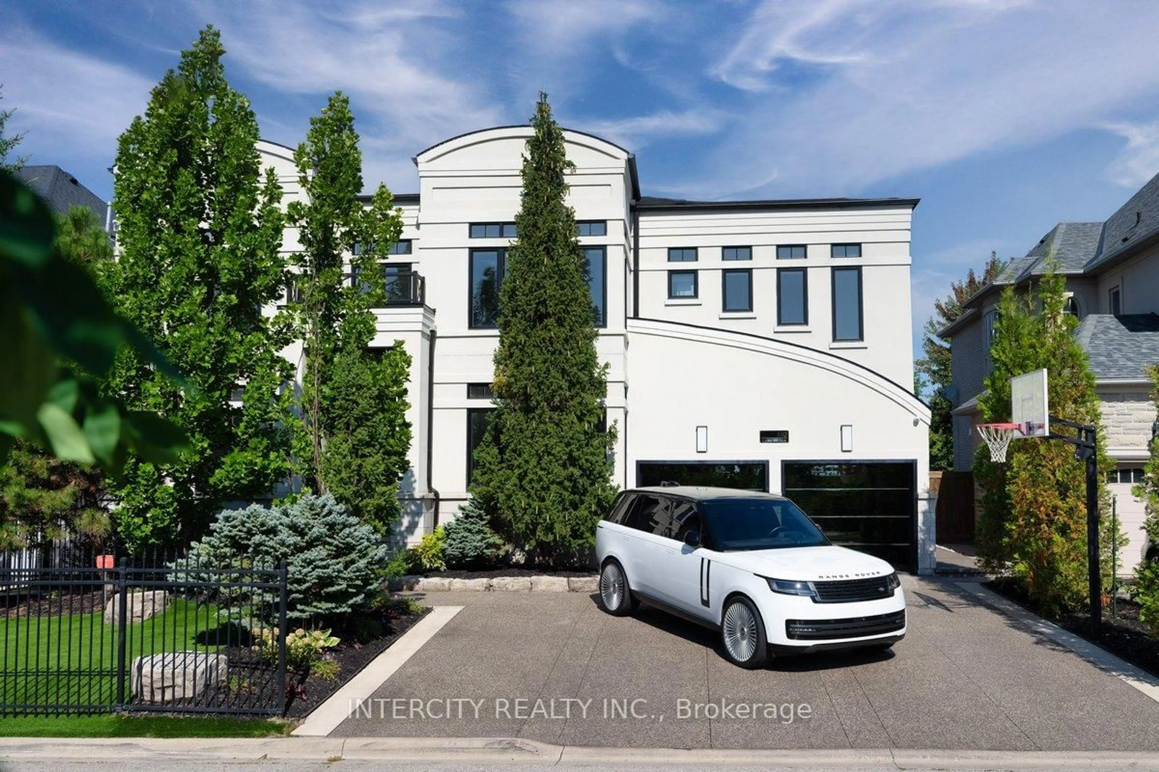 A pic from outside/outdoor area/front of a property/back of a property/a pic from drone, building for 102 Cook's Mill Cres, Vaughan Ontario L6A 0L1