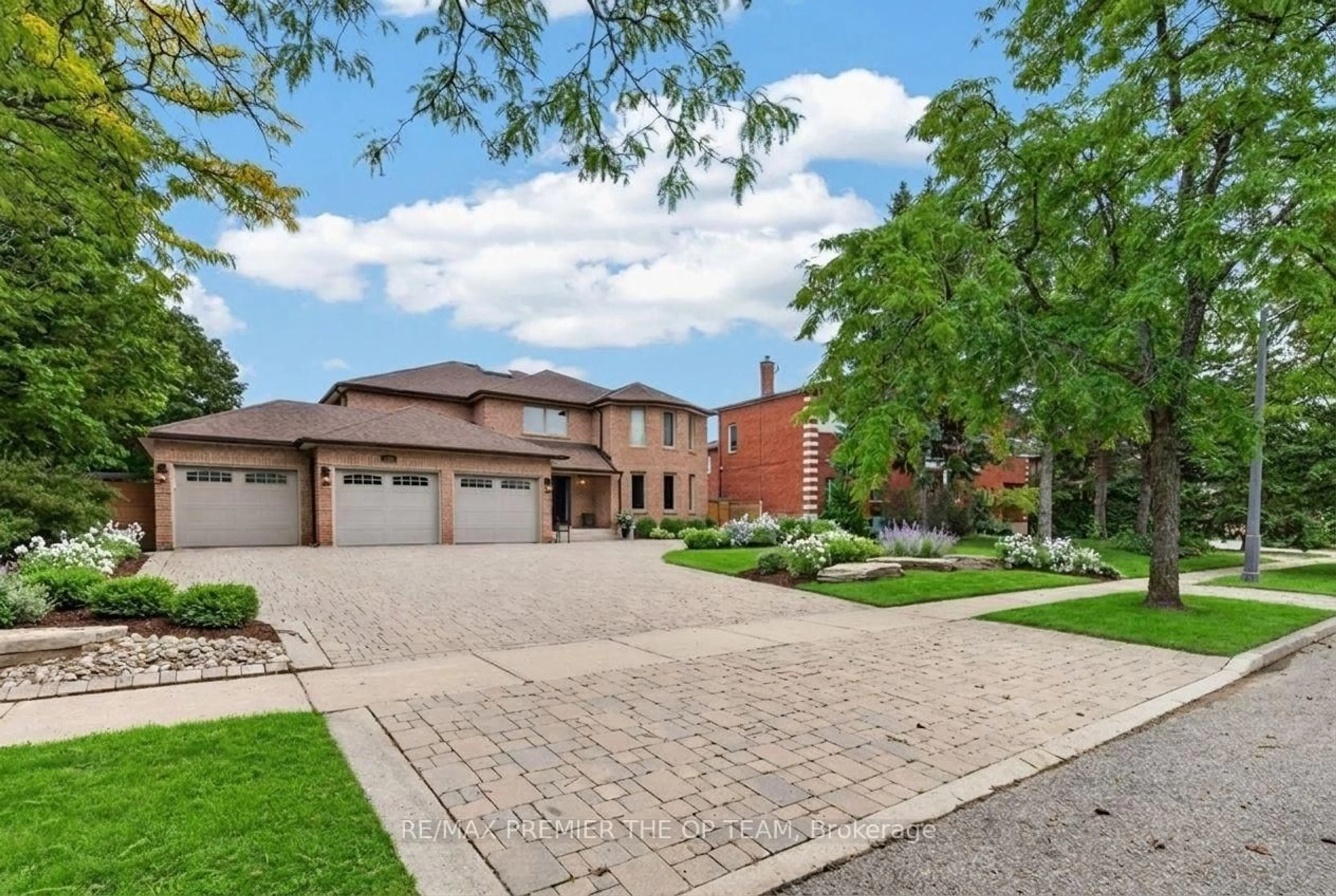 Home with brick exterior material, street for 155 Dianawood Rdge, Vaughan Ontario L4L 6W9