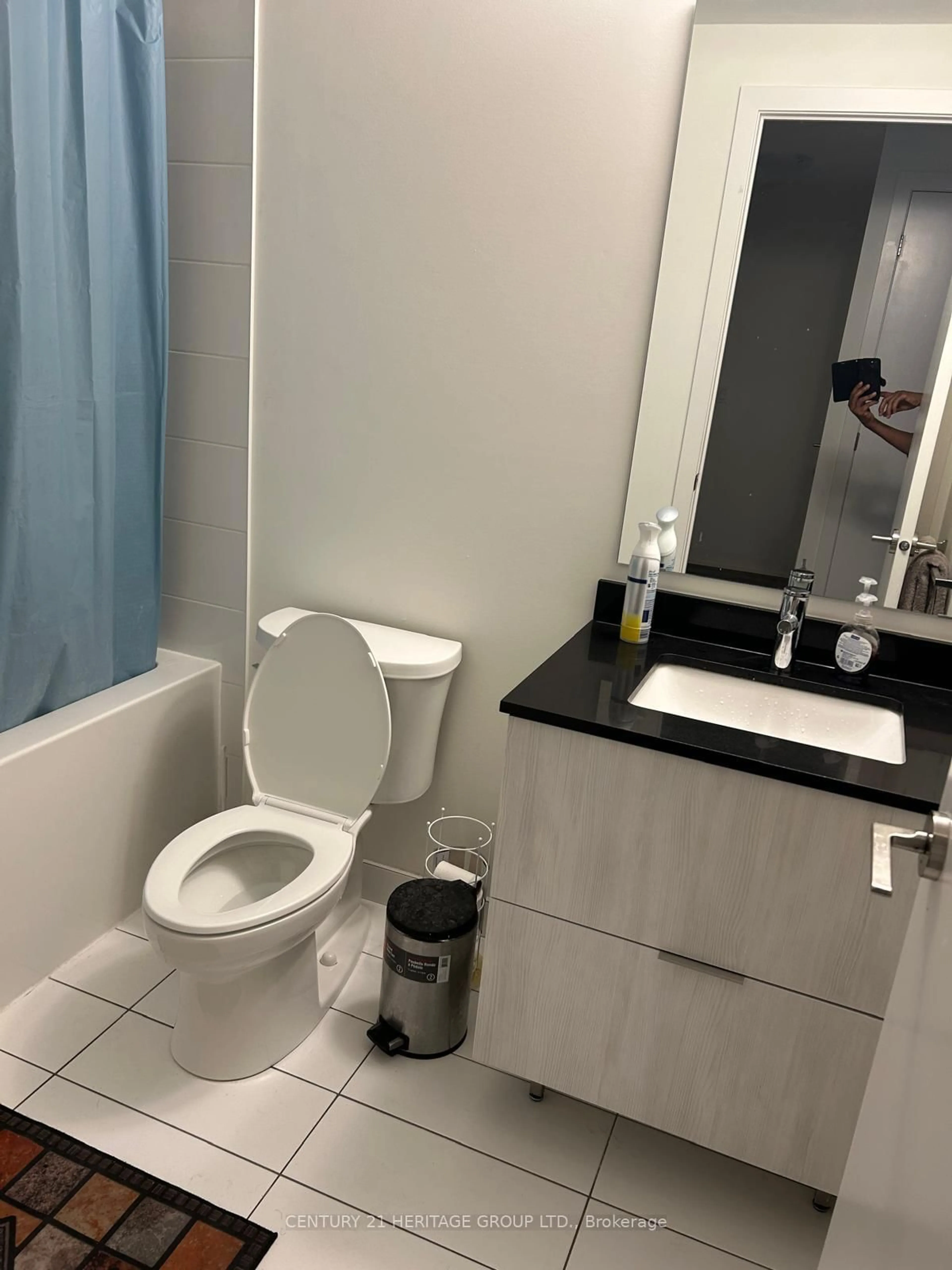 Standard bathroom, floor is not visible for 12 David Eyer Rd #1230, Richmond Hill Ontario L4S 0N3