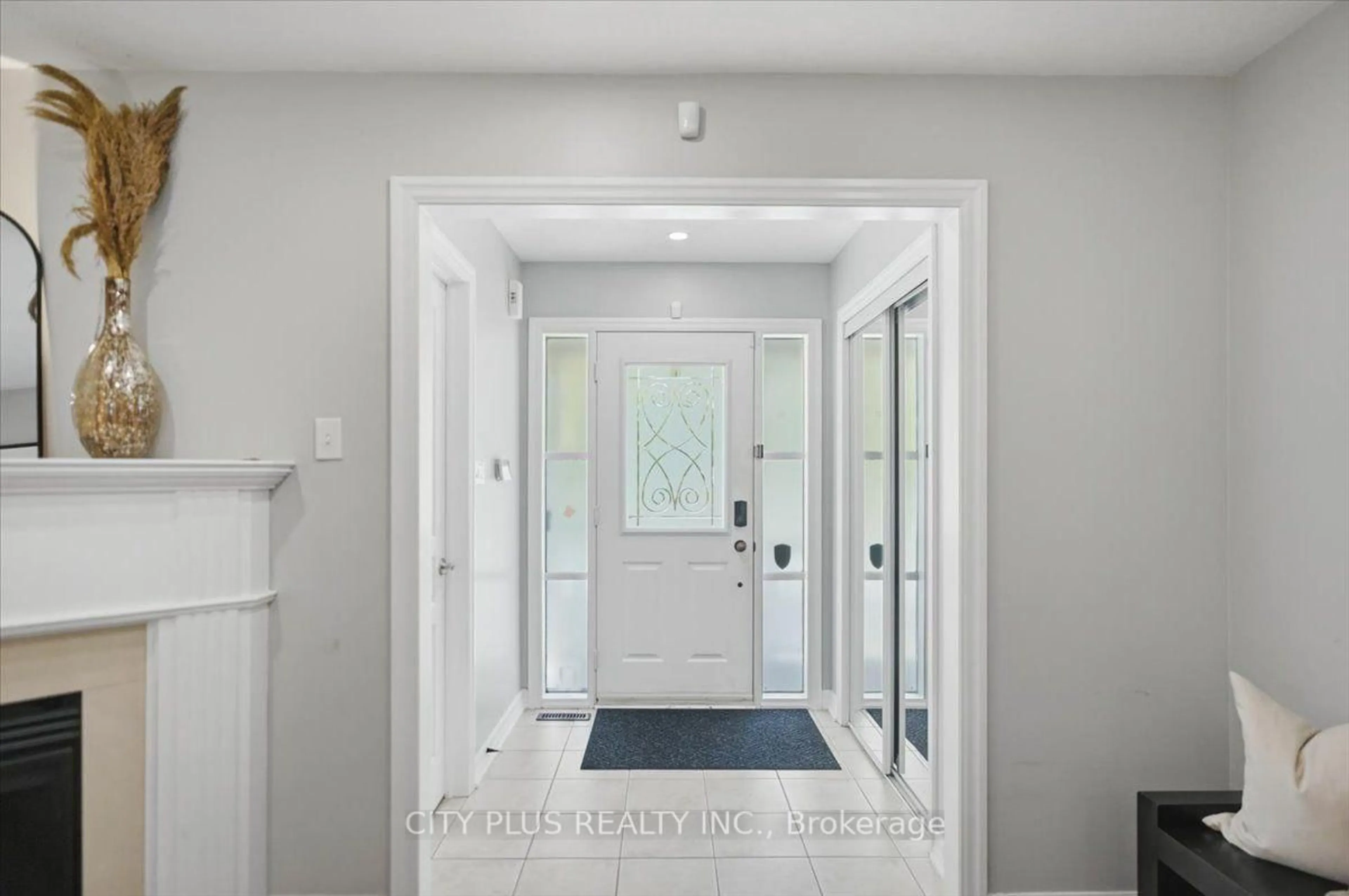Indoor entryway for 59 Byers Pond Way, Whitchurch-Stouffville Ontario L4A 0R4