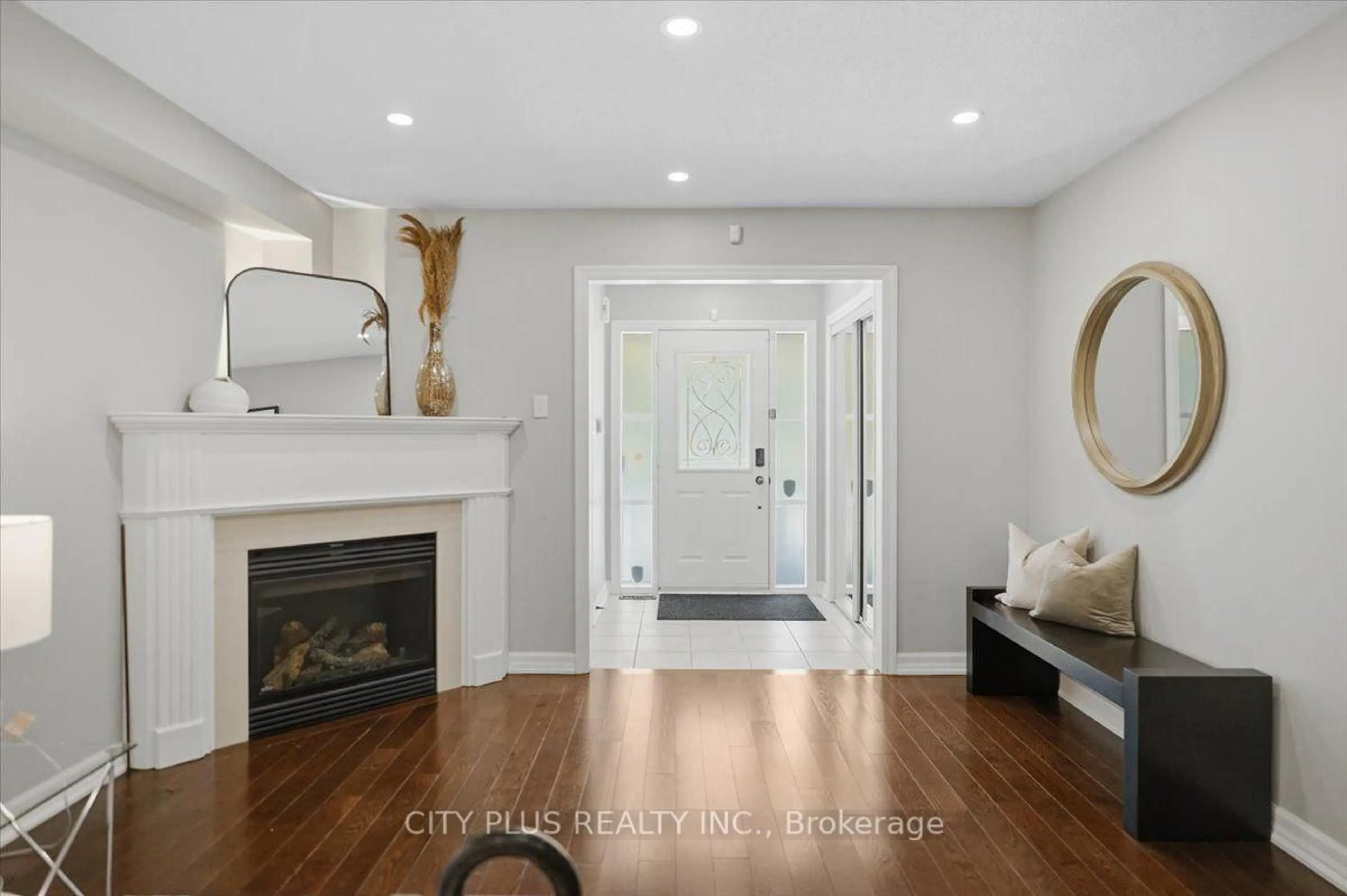 Indoor entryway for 59 Byers Pond Way, Whitchurch-Stouffville Ontario L4A 0R4
