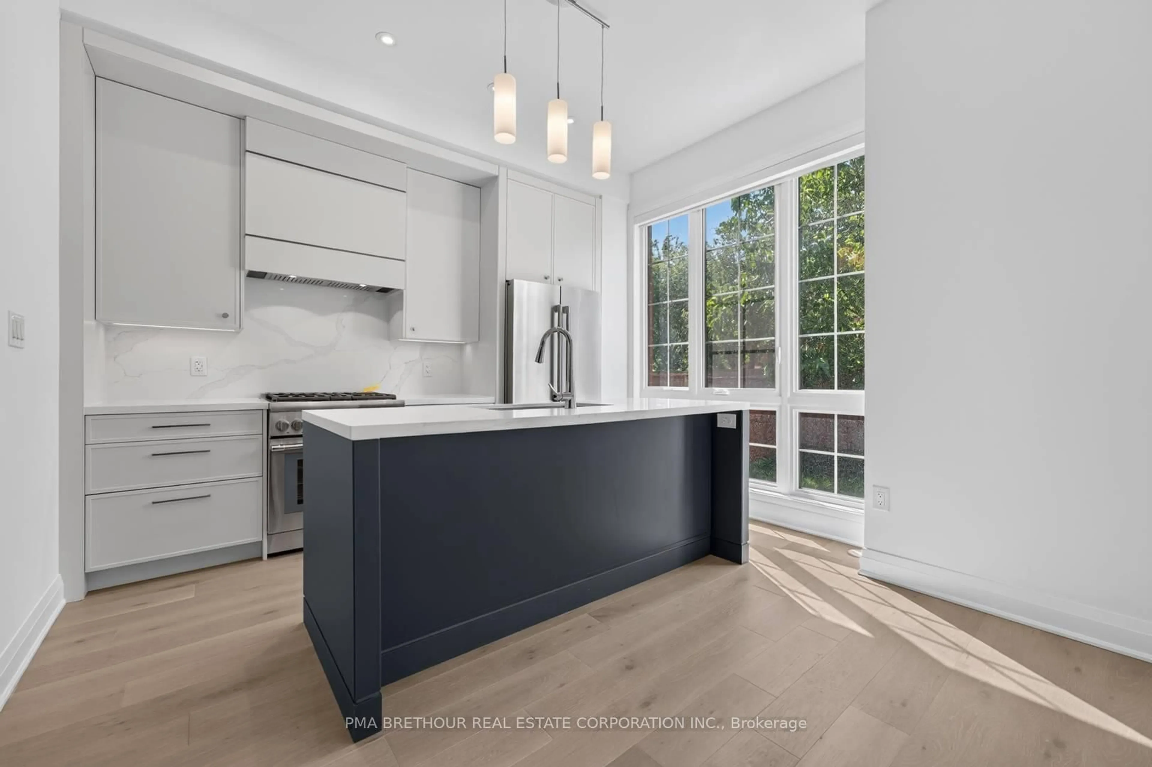 Open concept kitchen, ceramic/tile floor for 59 Alton Cres, Vaughan Ontario L4J 4R3