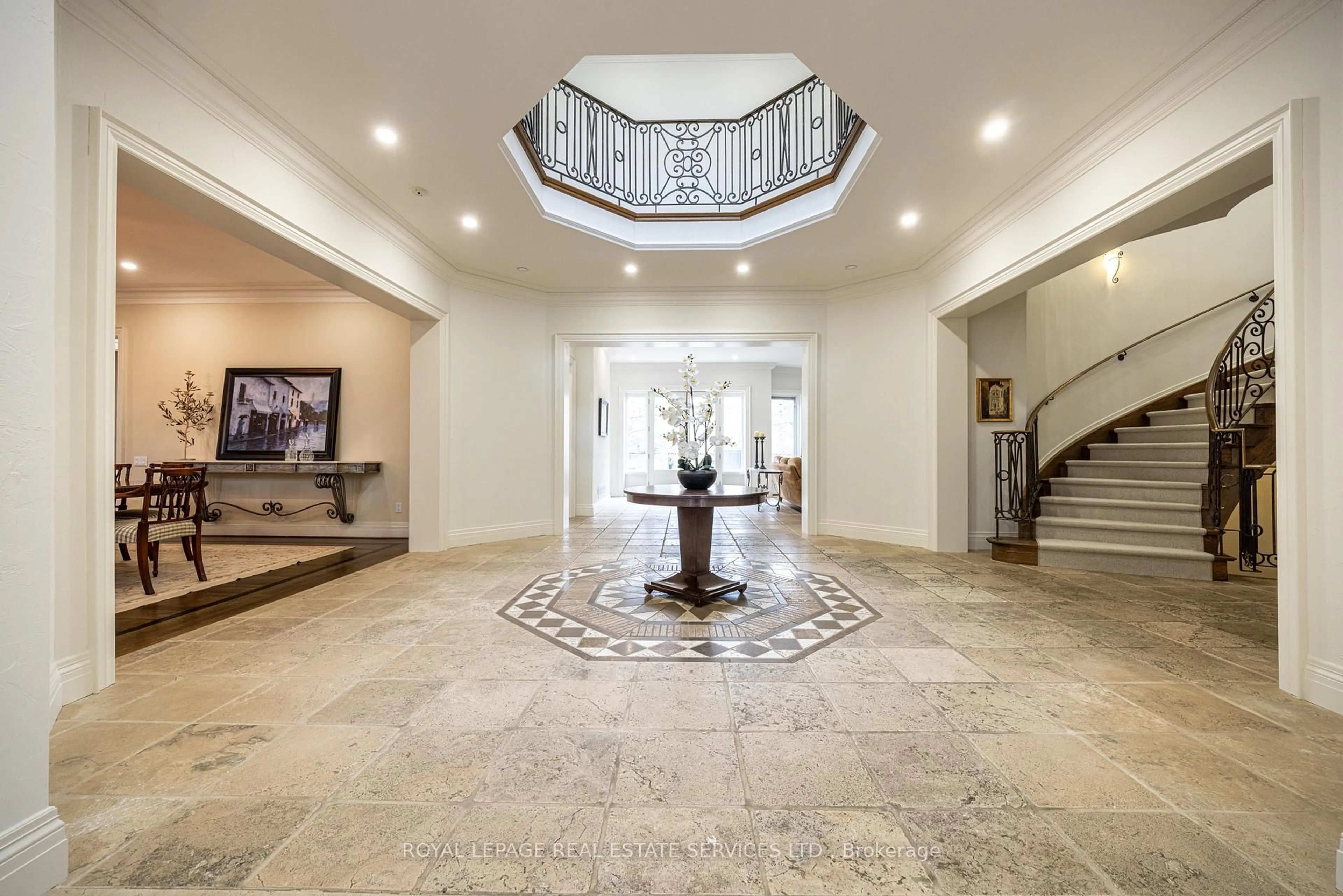Indoor foyer for 9 Seinecliffe Rd, Markham Ontario L3T 1K3