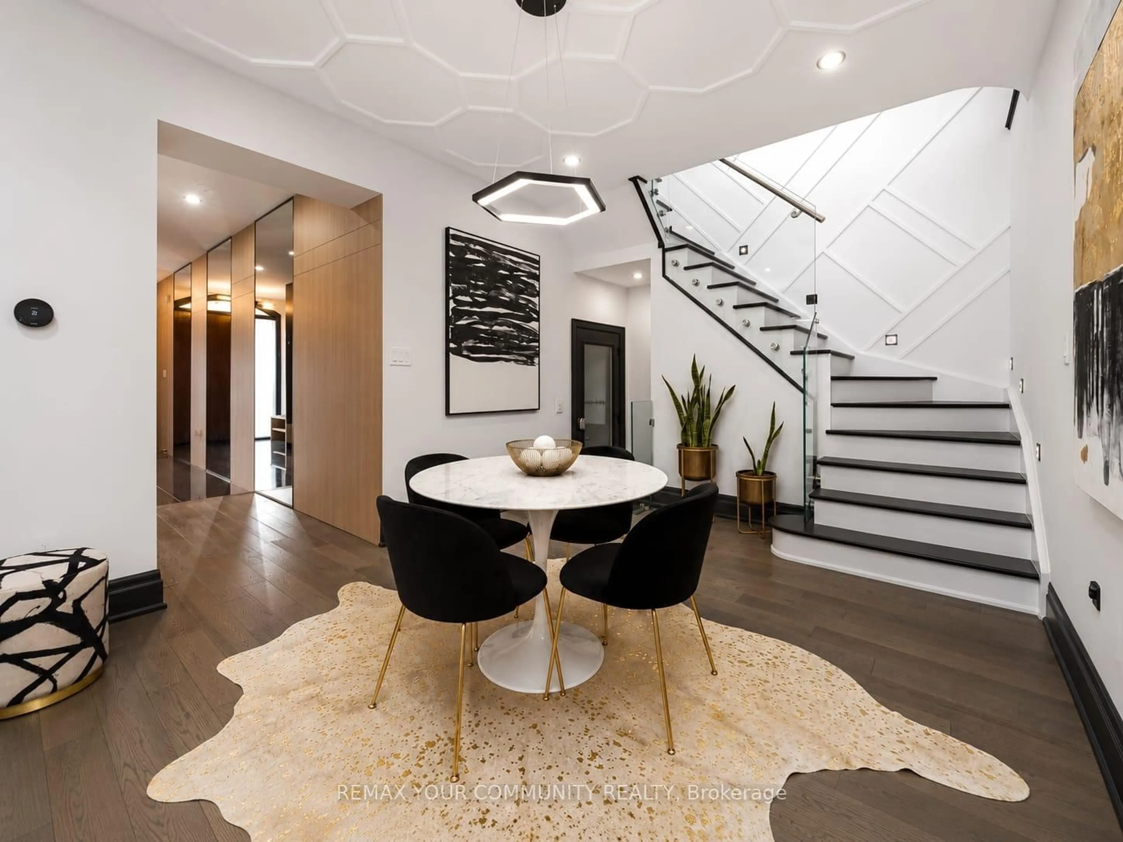 Indoor entryway for 120 Hatton Garden Rd, Vaughan Ontario L4H 3P9