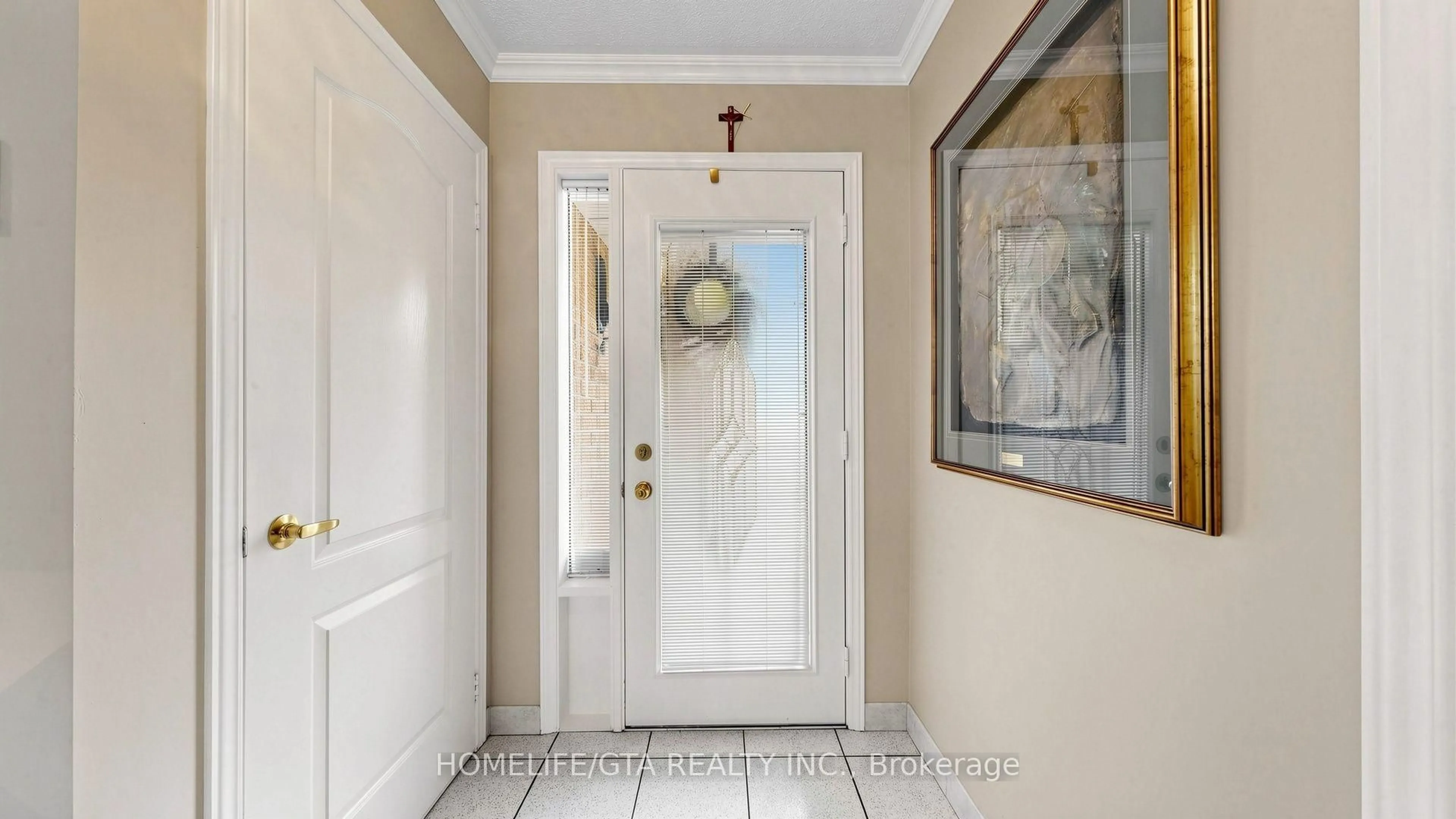 Indoor entryway for 4 Alma Crt, Richmond Hill Ontario L4S 1G3