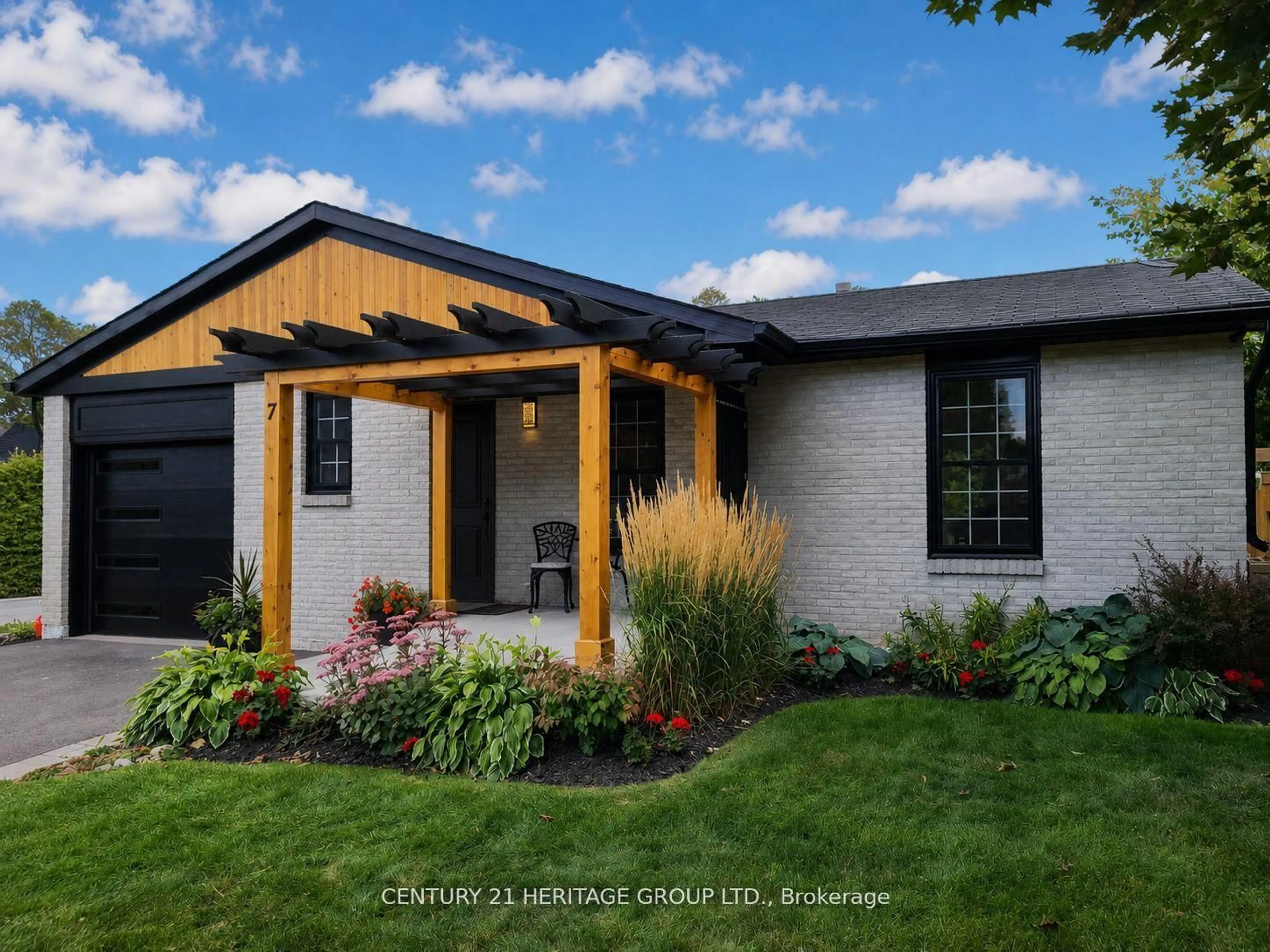 Home with brick exterior material, street for 7 Crawford Circ, New Tecumseth Ontario L0G 1A0