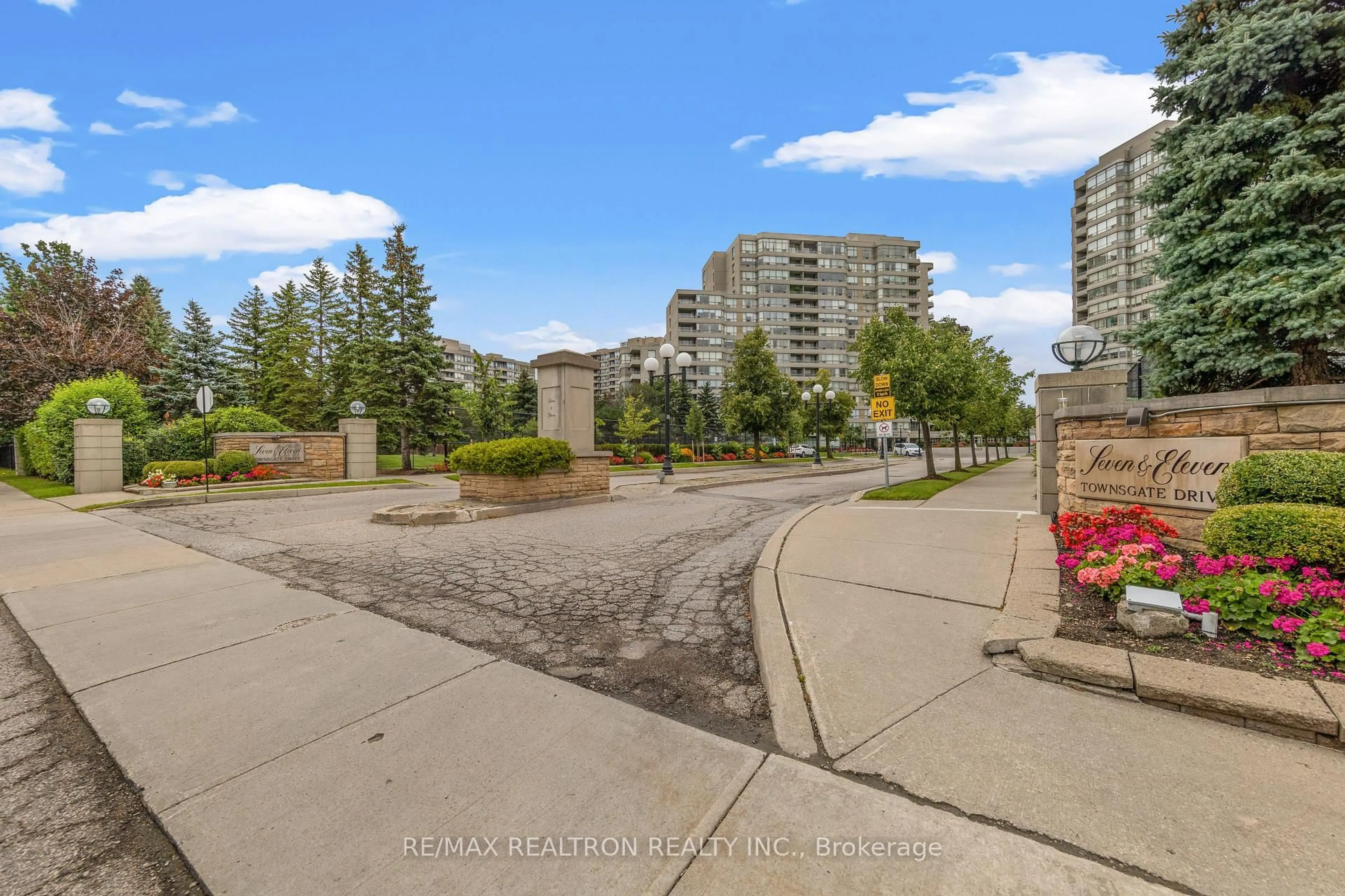 A pic from outside/outdoor area/front of a property/back of a property/a pic from drone, unknown for 11 Townsgate Dr #312, Vaughan Ontario L4J 8G4