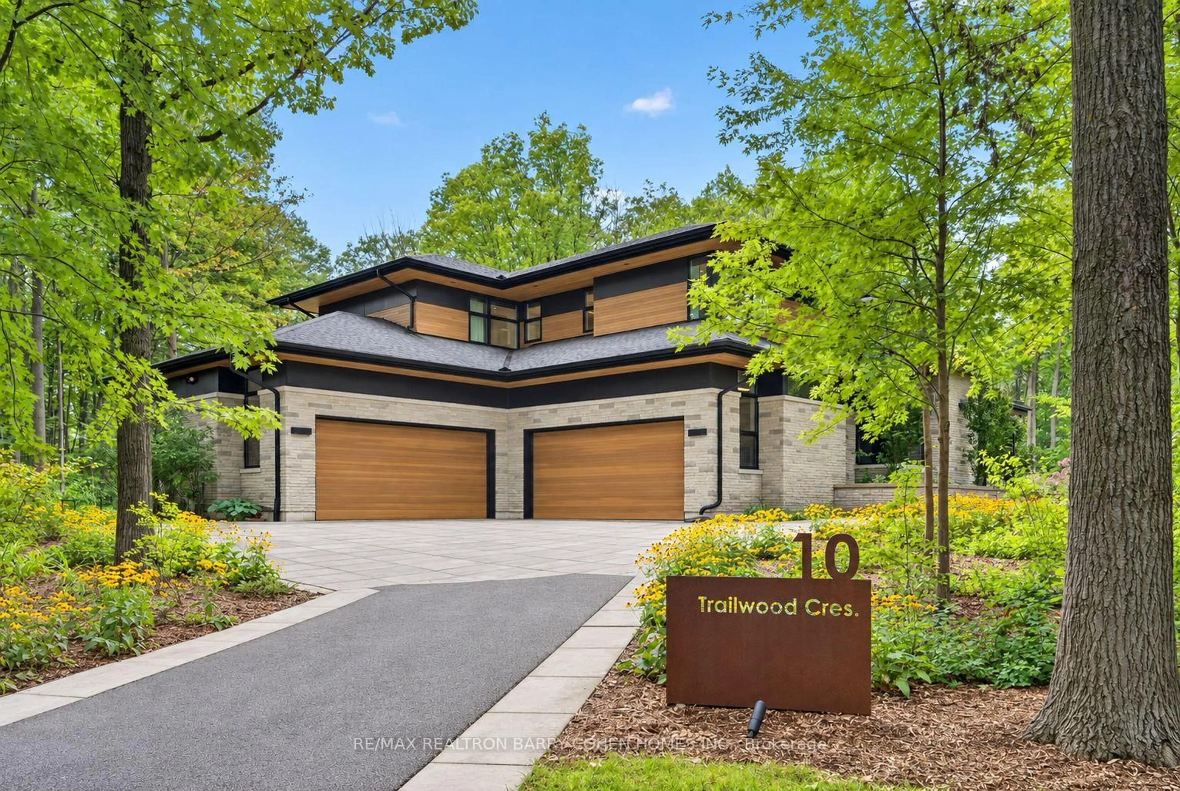Home with brick exterior material, street for 10 Trailwood Cres, Richmond Hill Ontario L4E 3L9