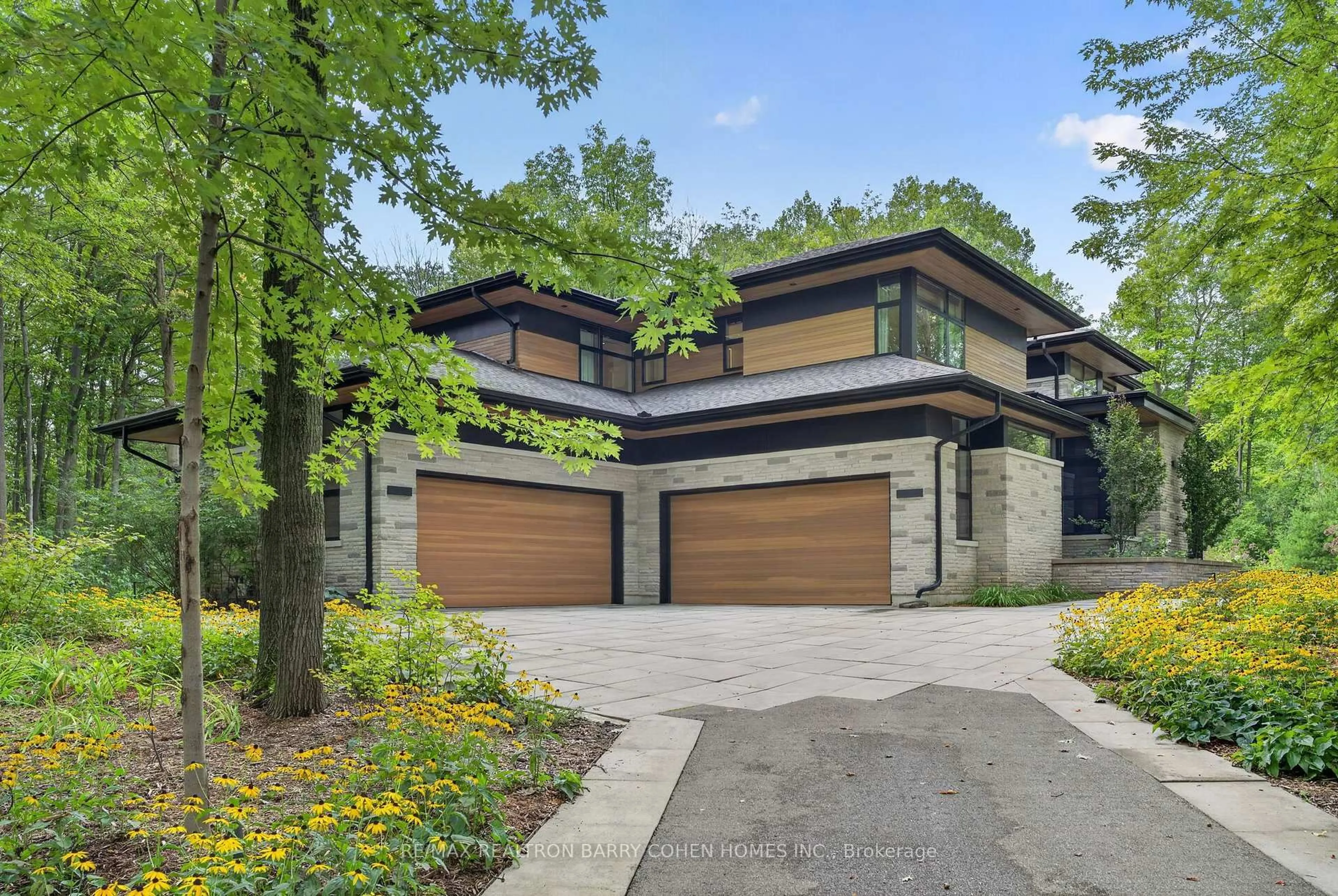 Home with brick exterior material, street for 10 Trailwood Cres, Richmond Hill Ontario L4E 3L9