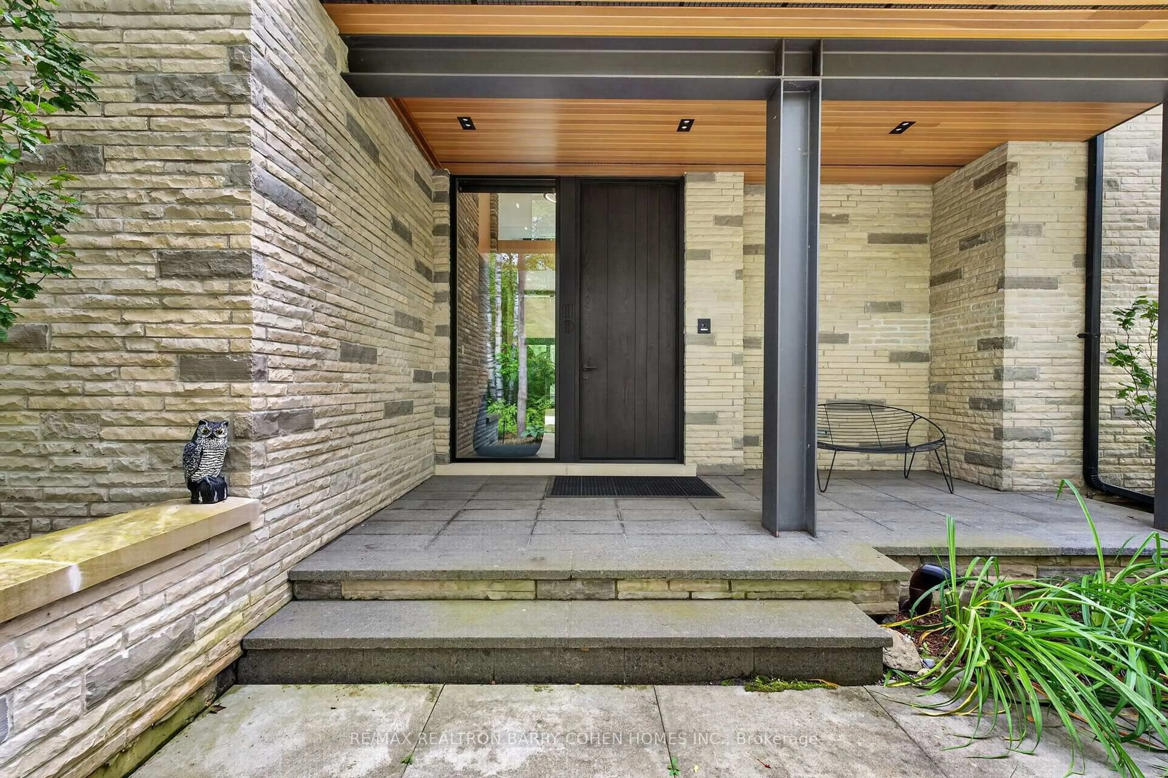 Indoor entryway for 10 Trailwood Cres, Richmond Hill Ontario L4E 3L9