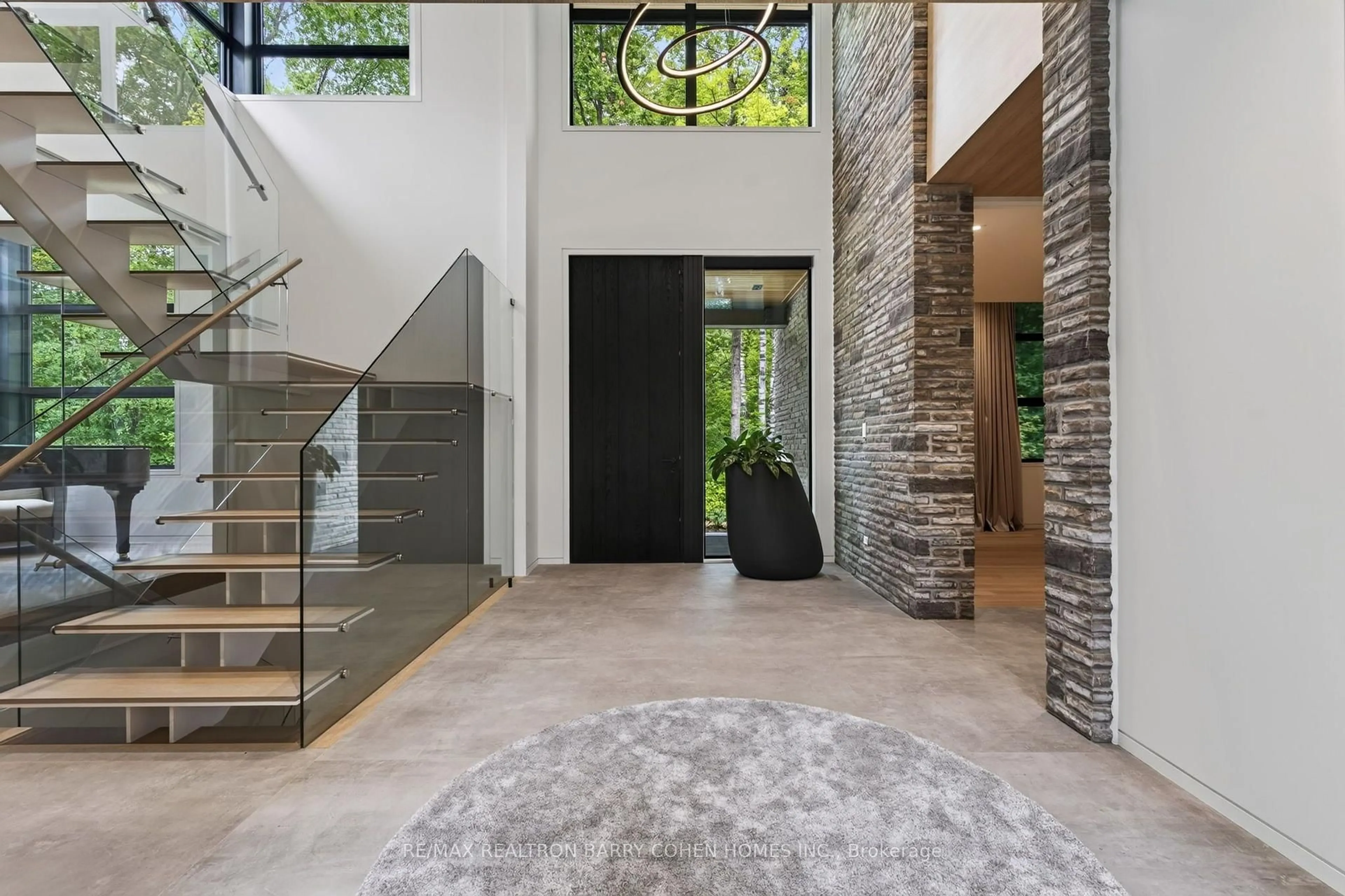 Indoor entryway for 10 Trailwood Cres, Richmond Hill Ontario L4E 3L9