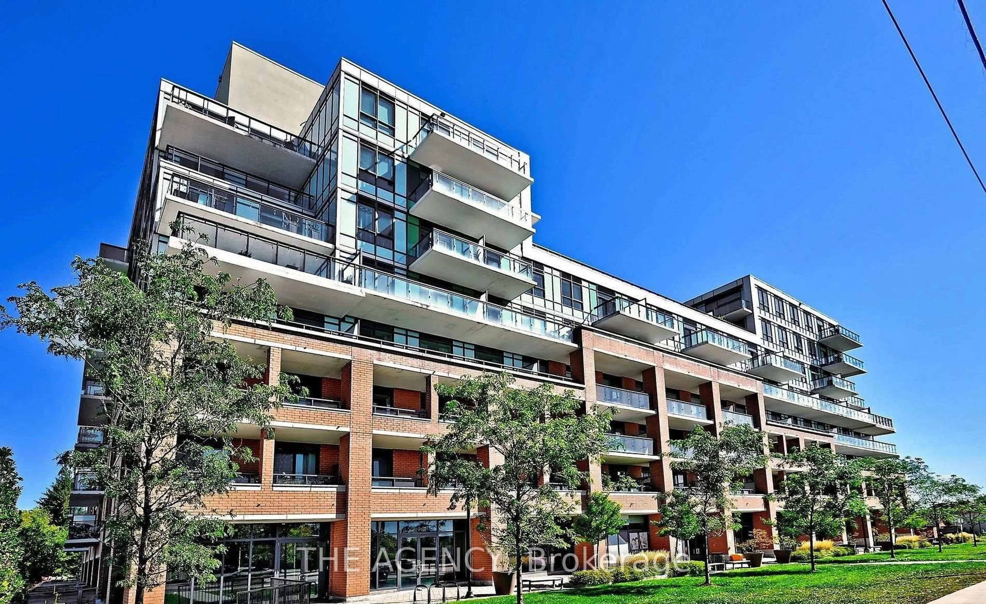 Patio, building for 11611 Yonge St #809, Richmond Hill Ontario L4E 1G2