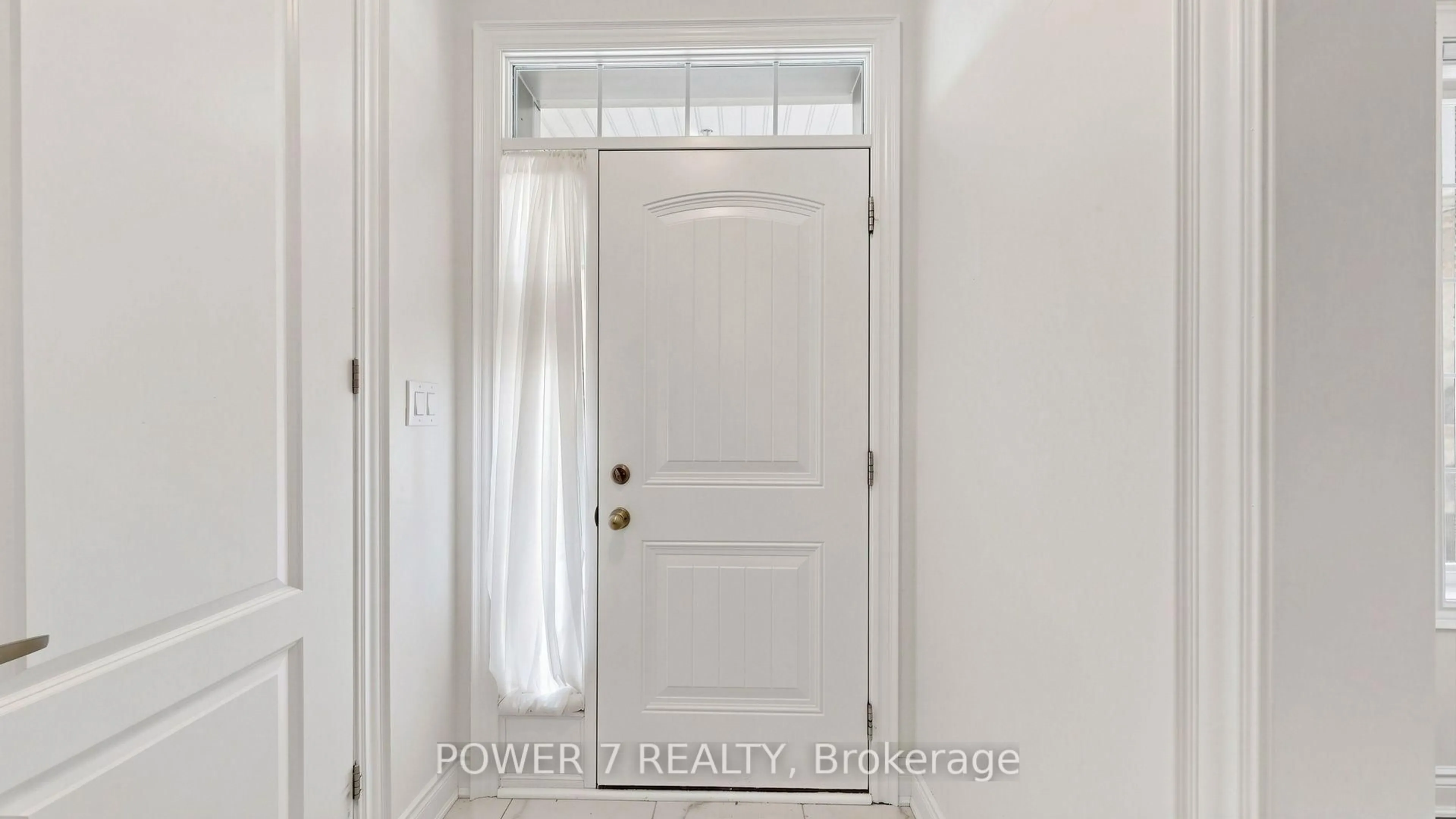 Indoor entryway for 56 William F Bell Pkwy, Richmond Hill Ontario L4S 0K1