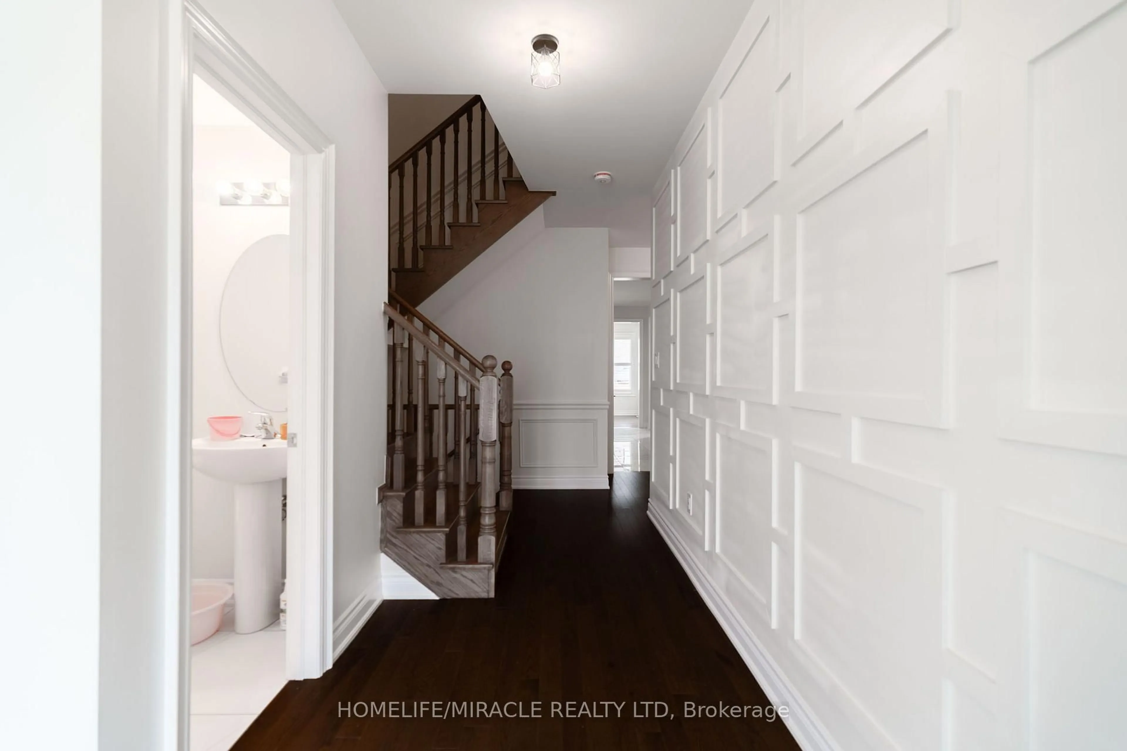 Indoor entryway for 15 Ryerson Dr, Vaughan Ontario L4H 4L5
