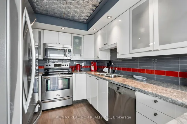 30 Harding Blvd #1111, Richmond Hill 4