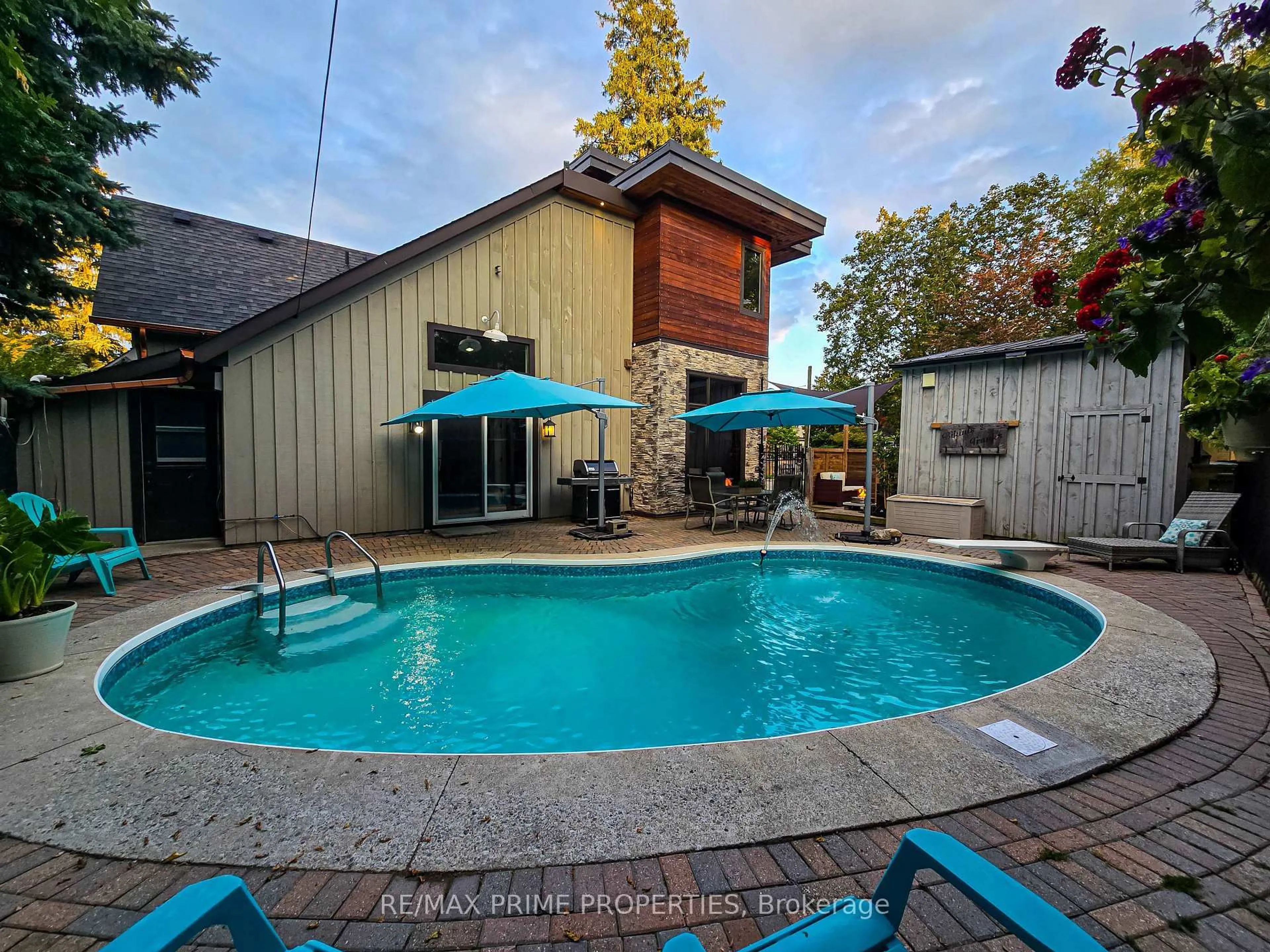 Pool for 227 Second St, Whitchurch-Stouffville Ontario L4A 1B9