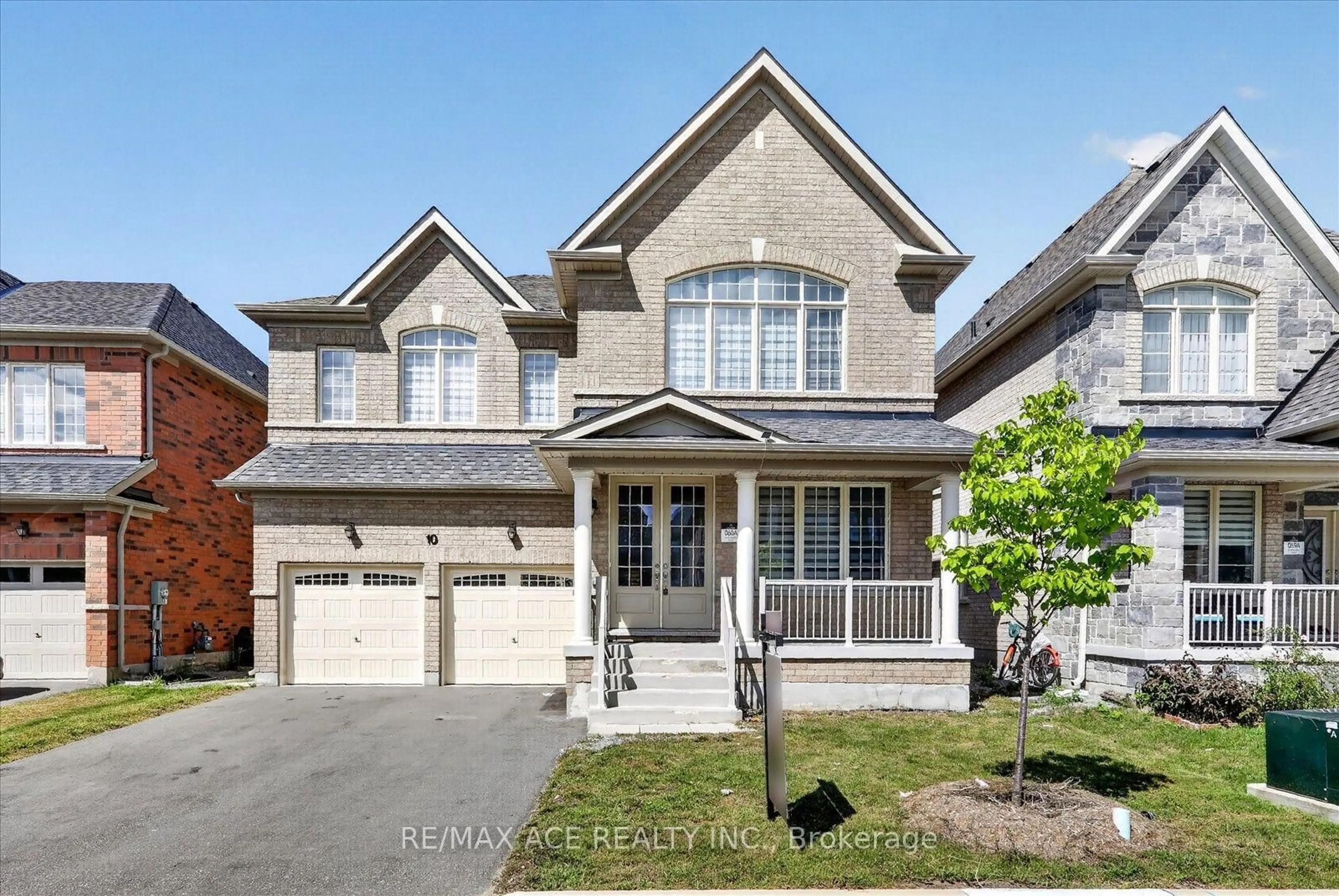 Home with brick exterior material, street for 10 Hitching Post Rd, Georgina Ontario L4P 2E7