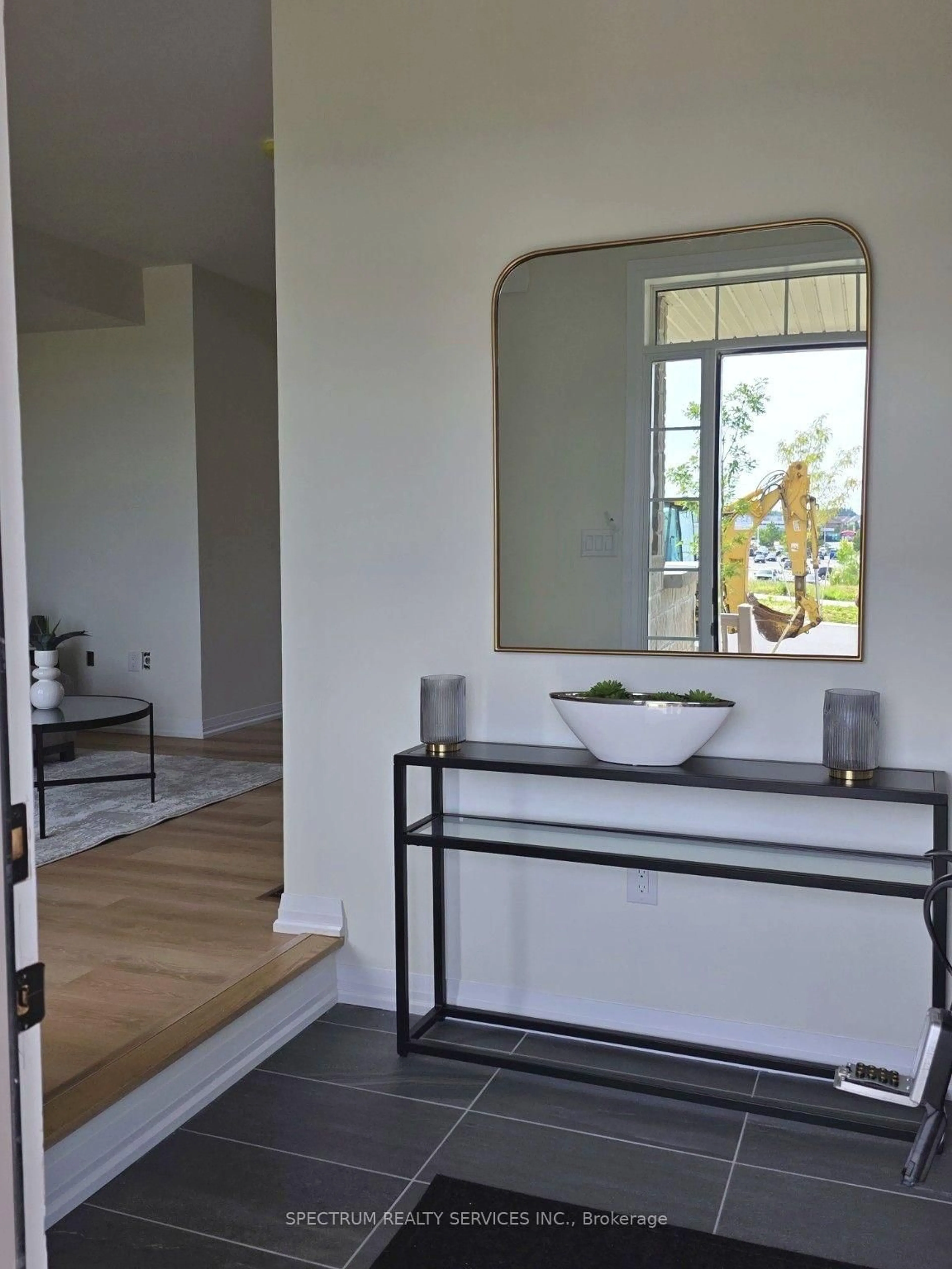 Indoor entryway for 1520 Benson St, Innisfil Ontario L9S 0S6