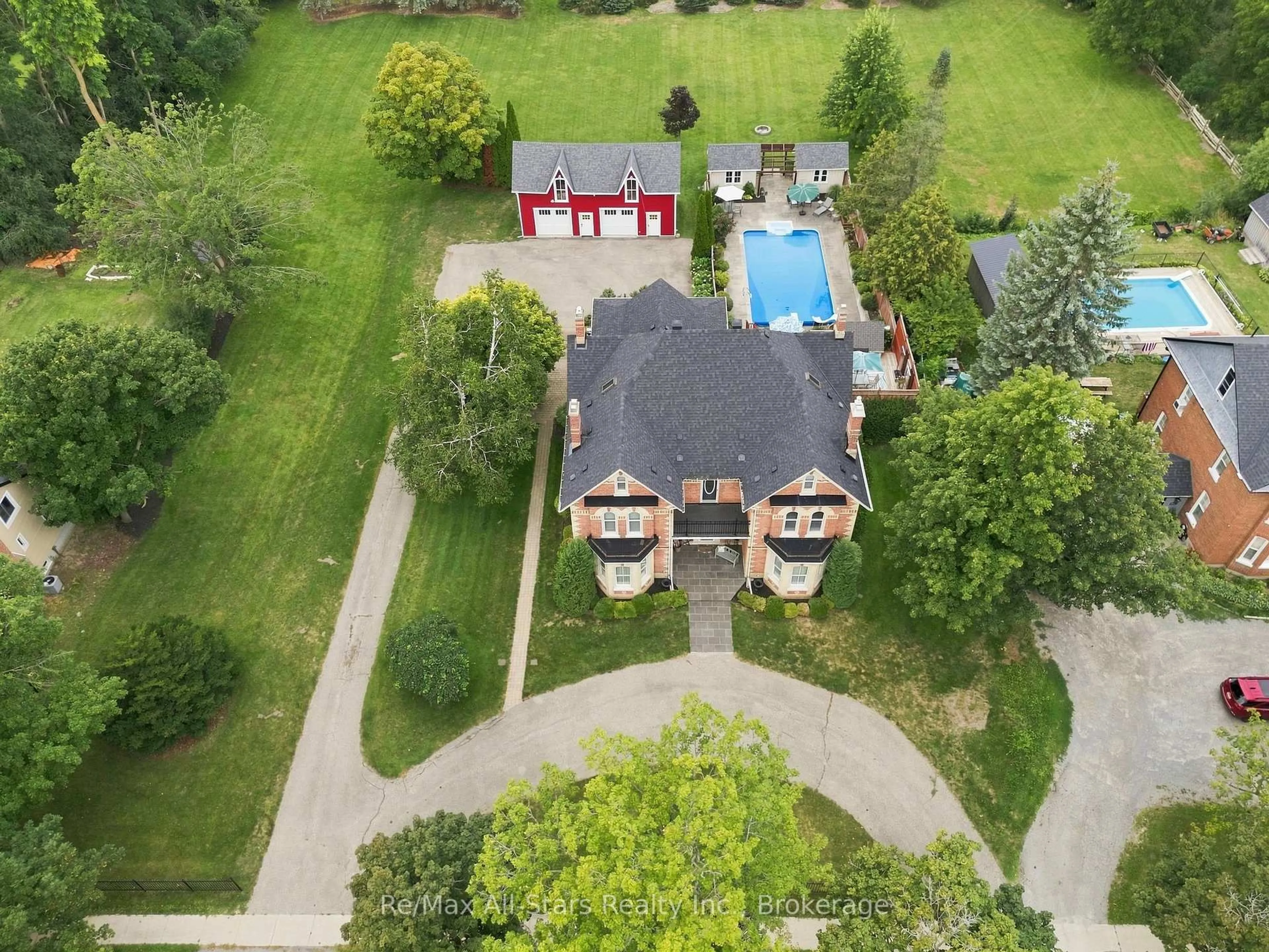 A pic from outside/outdoor area/front of a property/back of a property/a pic from drone, street for 122 Cameron St, Brock Ontario L0E 1E0