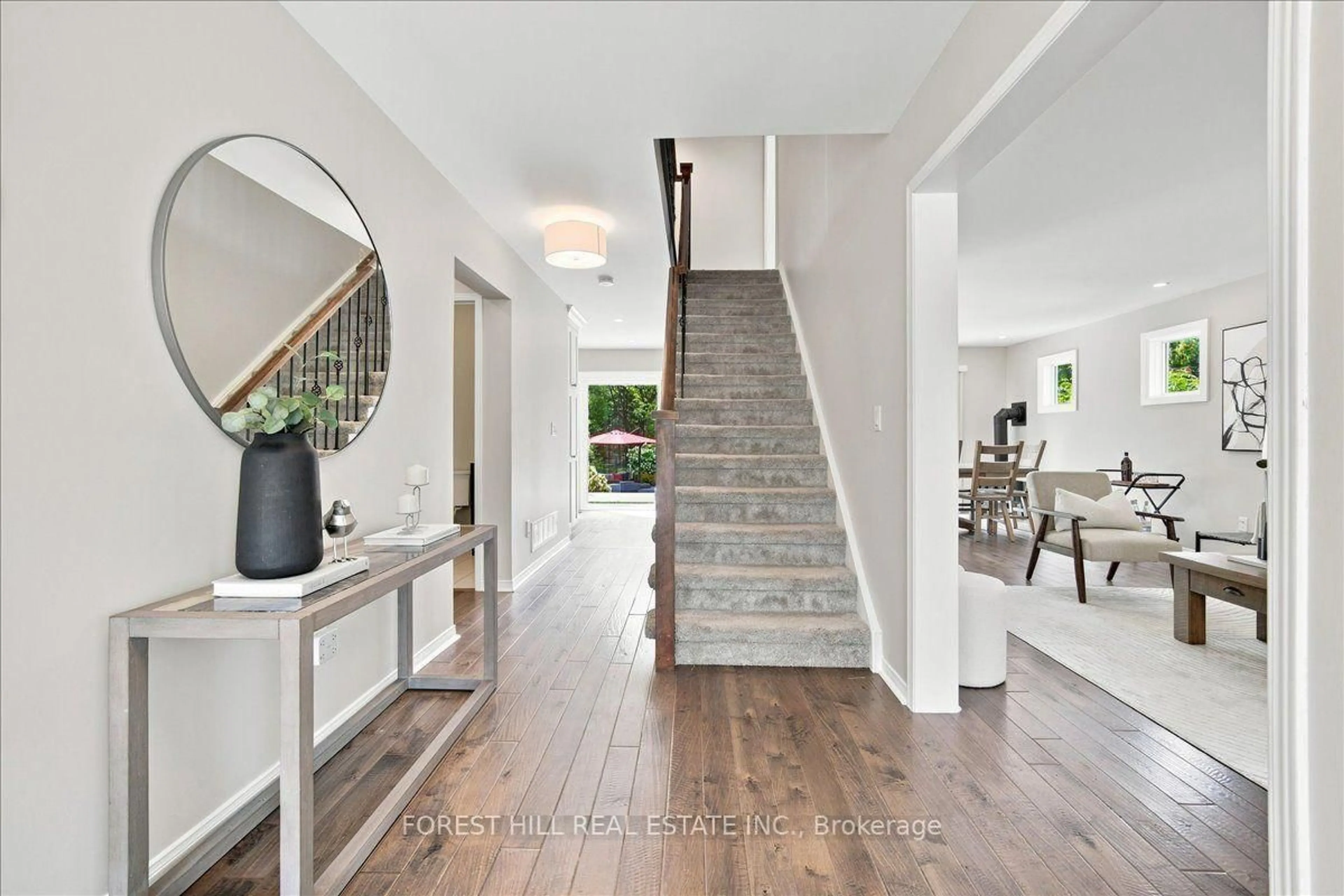 Indoor entryway for 137 Main St, King Ontario L0G 1T0
