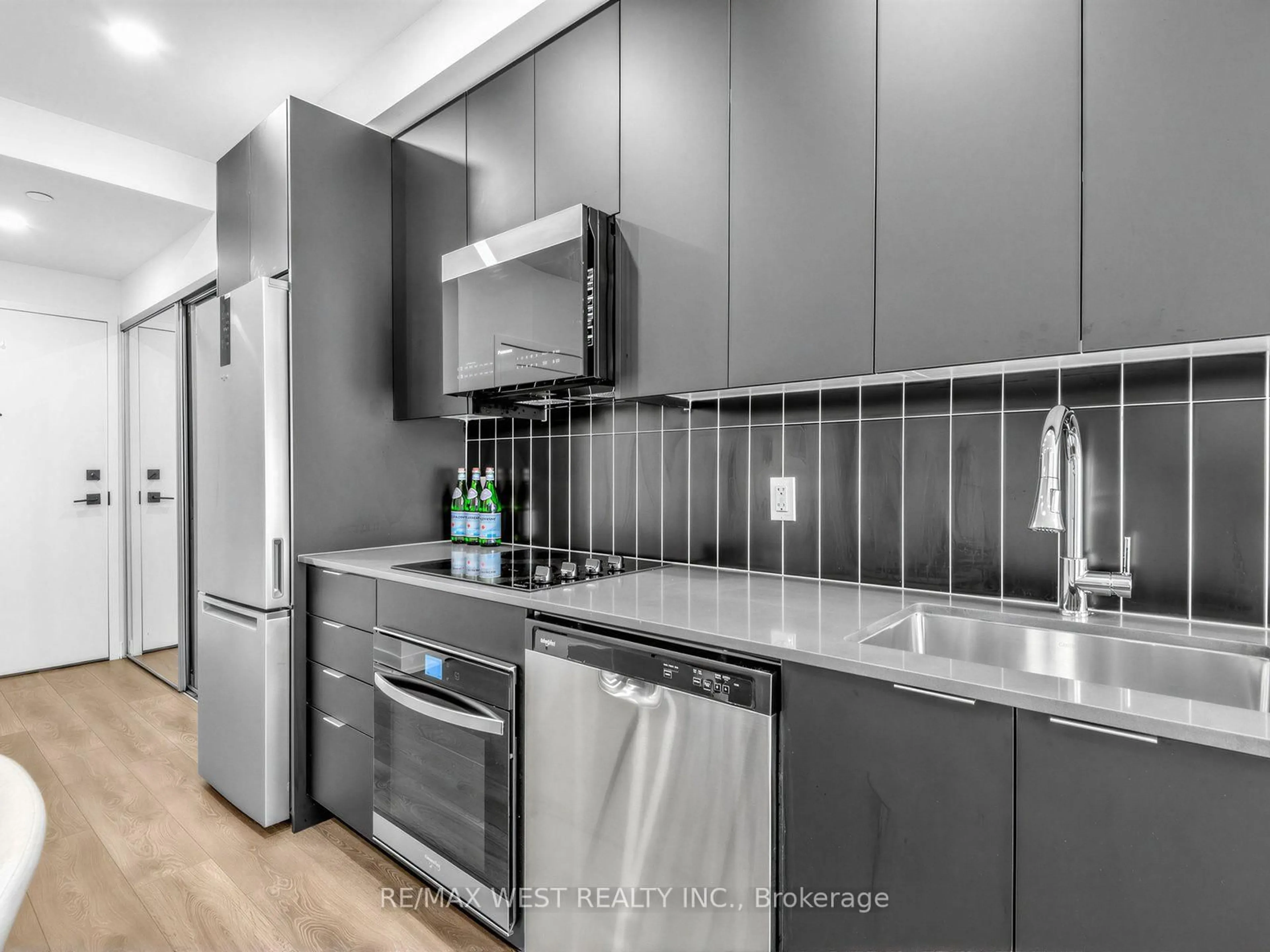 Unknown for 10 Abeja St #1516, Vaughan Ontario L4K 0R4