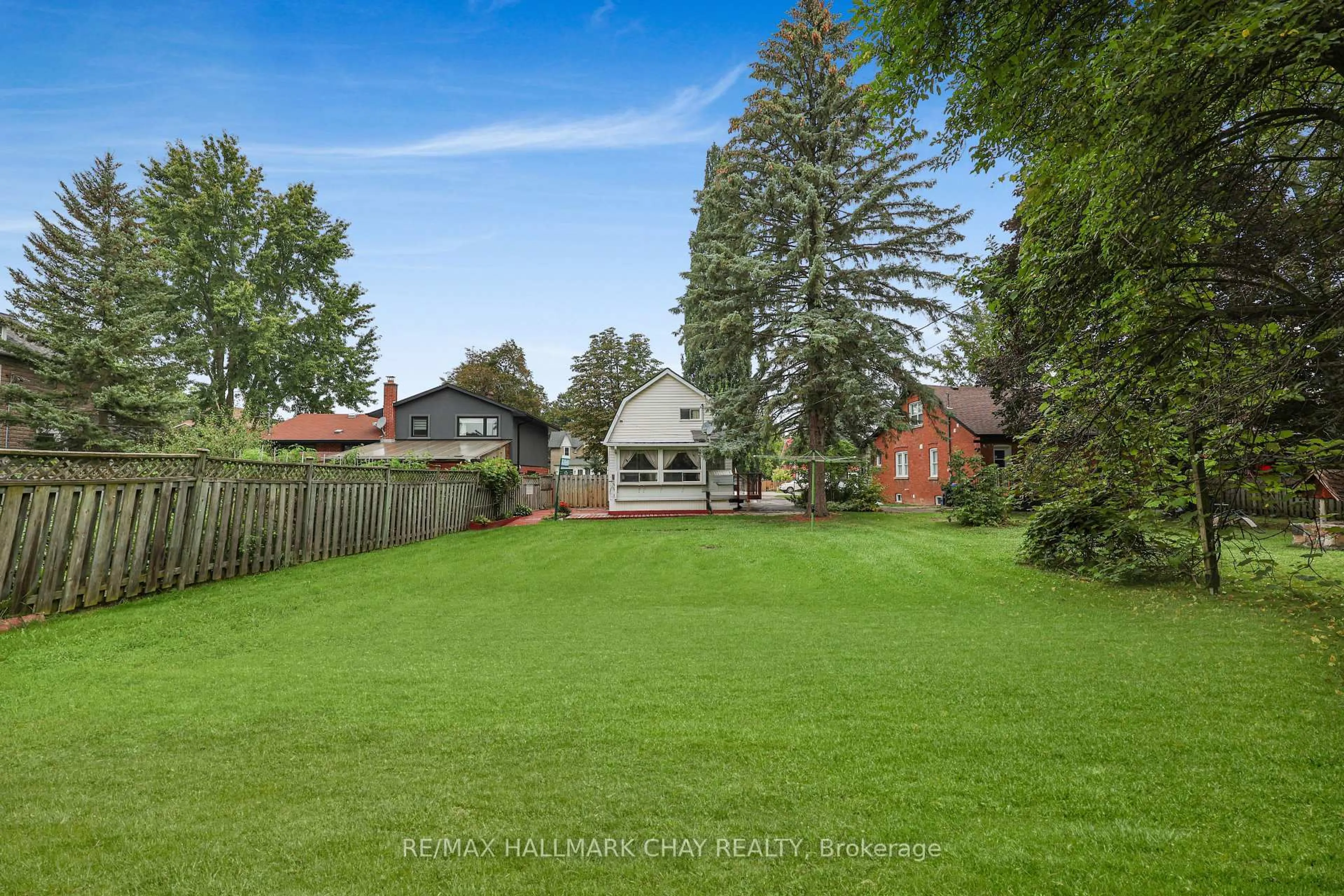 A pic from outside/outdoor area/front of a property/back of a property/a pic from drone, unknown for 41 Mill St, New Tecumseth Ontario L0G 1W0